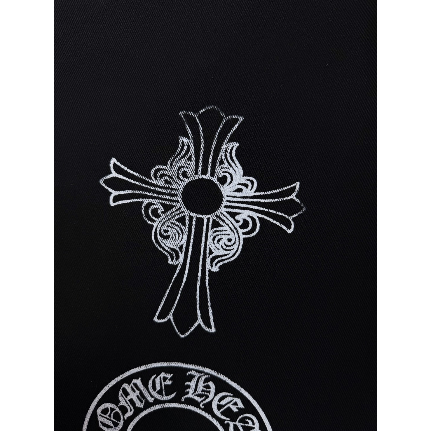 <p>CHROME HEARTS 马蹄十字架印花情侣款水洗宽松牛仔裤((黑)</p>