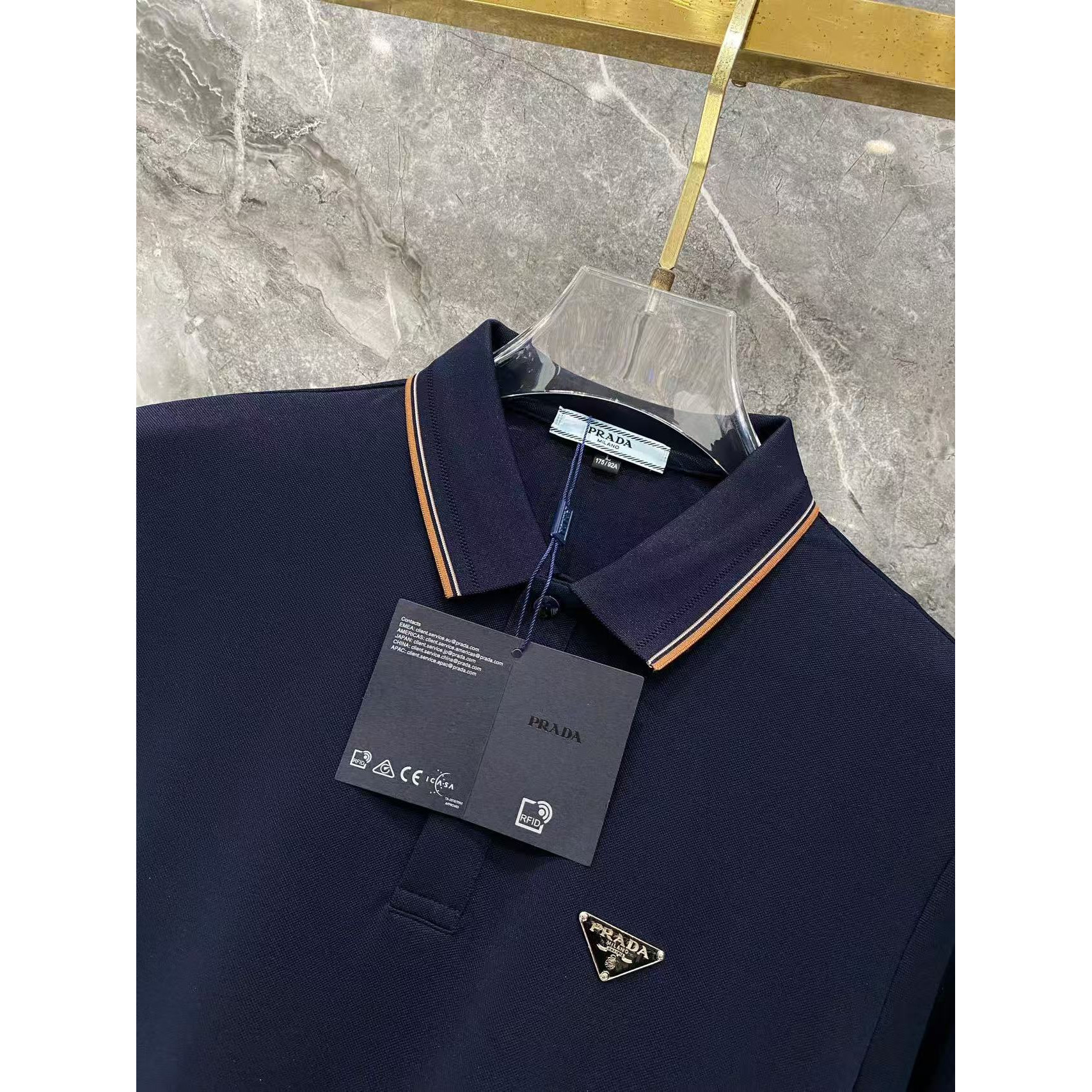 <p>Prada 秋冬长袖Polo(783009)</p>