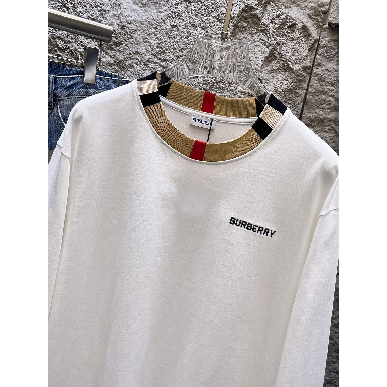 <p>BURBERRY 长袖T恤(白)</p>