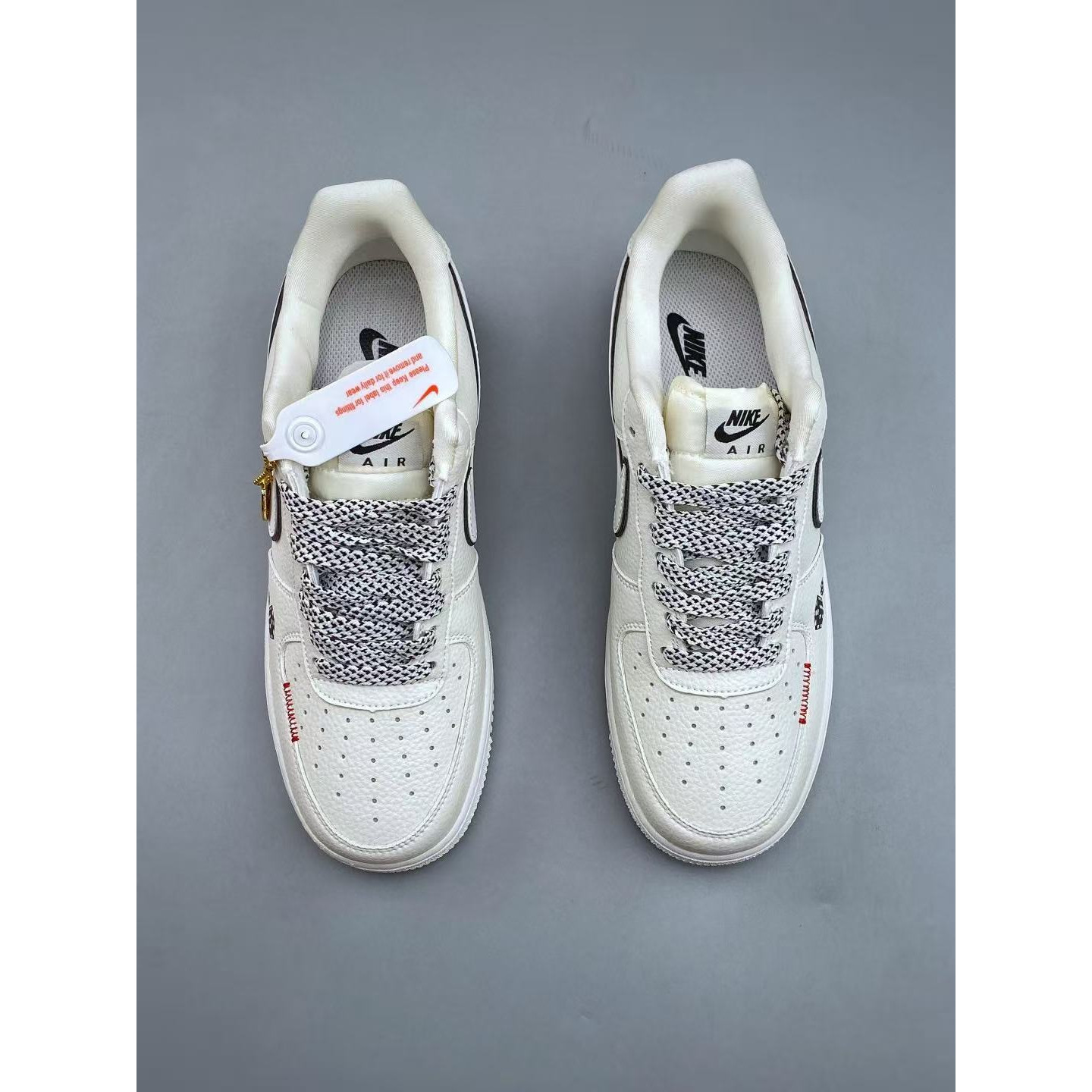<p>Nike Air Force1 07 low &nbsp;联名款(白)</p>
