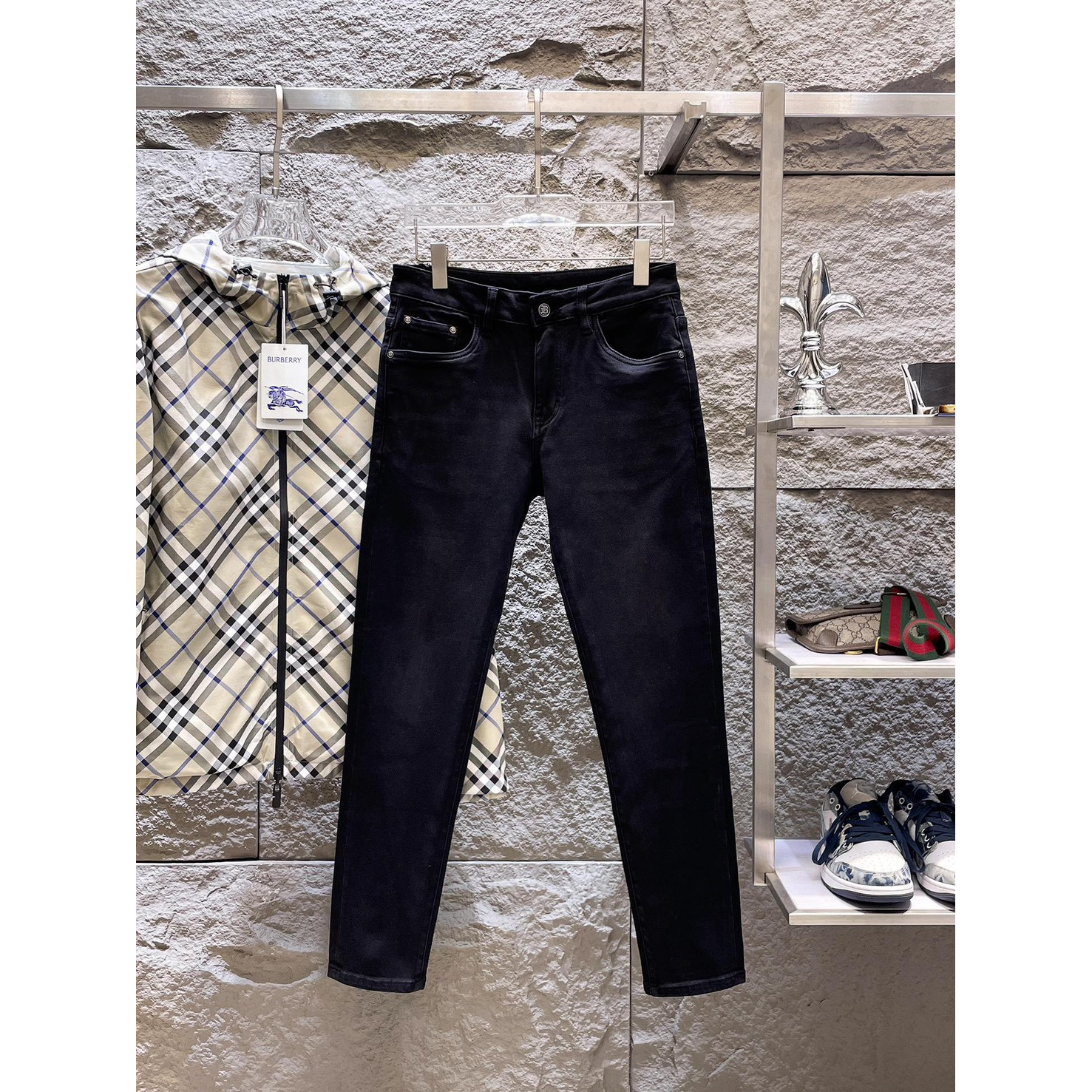 <p>CHROME HEARTS&nbsp;<span style="font-size:13px">高端牛仔裤(黑)</span></p>