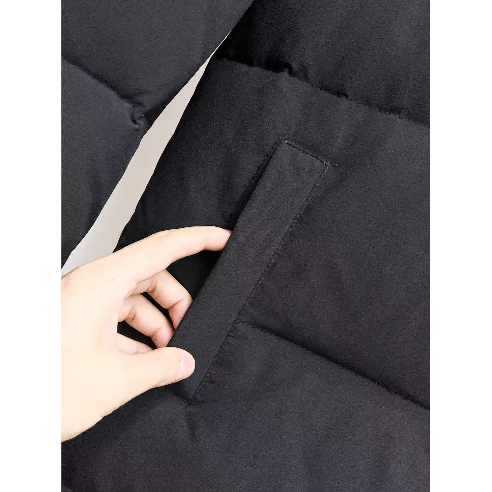 <p>MONCLER 秋冬新款羽绒服(黑)</p>