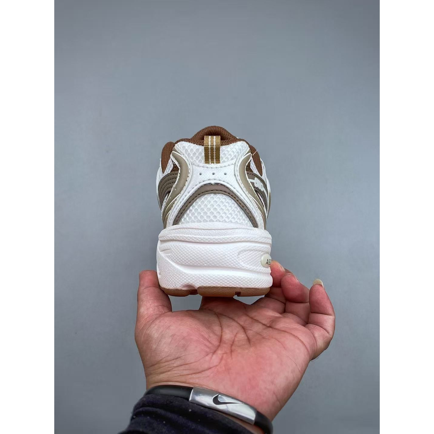 <p>New Balance NB530 复古透气跑步鞋&nbsp;</p>