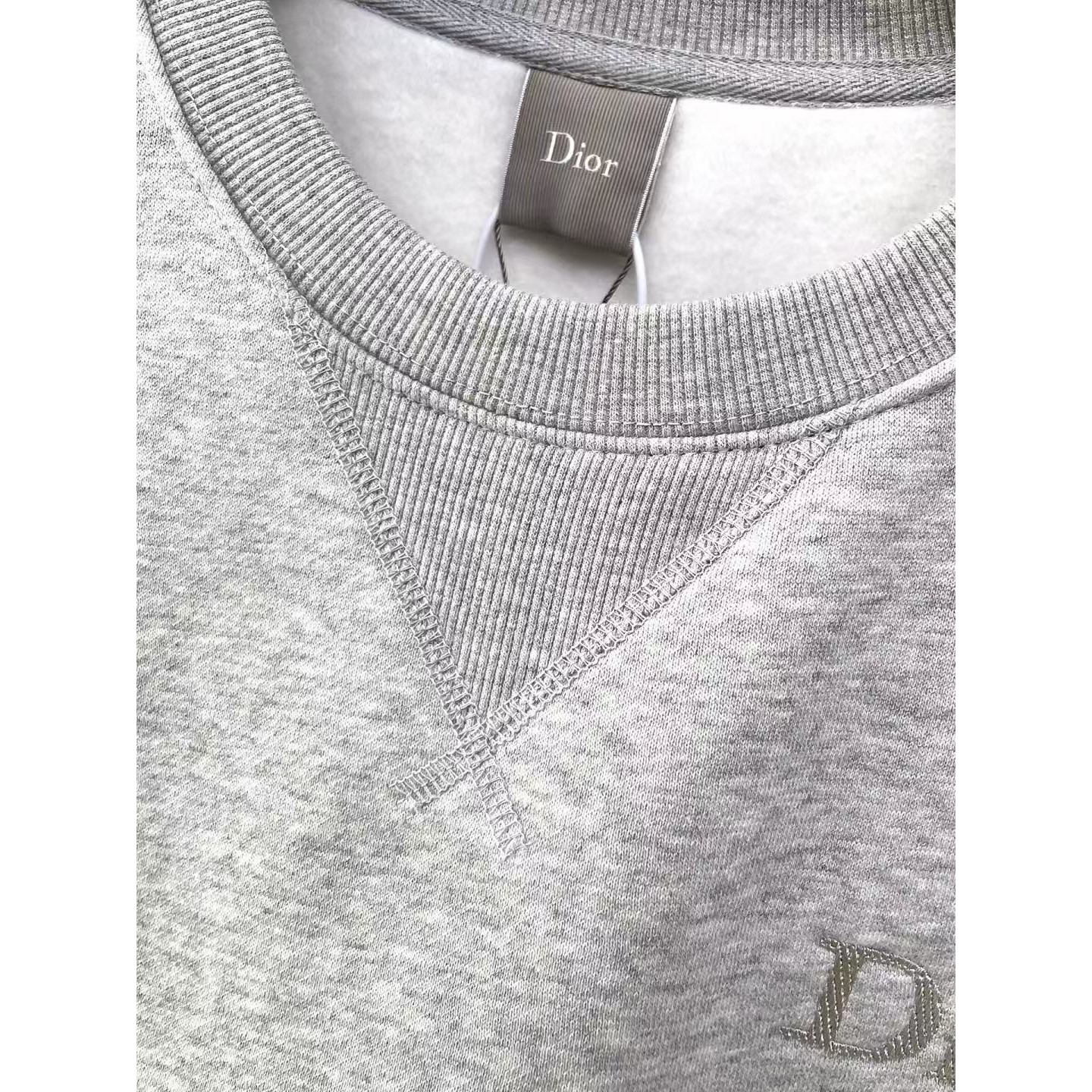 <p>DIOR 圆领卫衣(灰)</p>