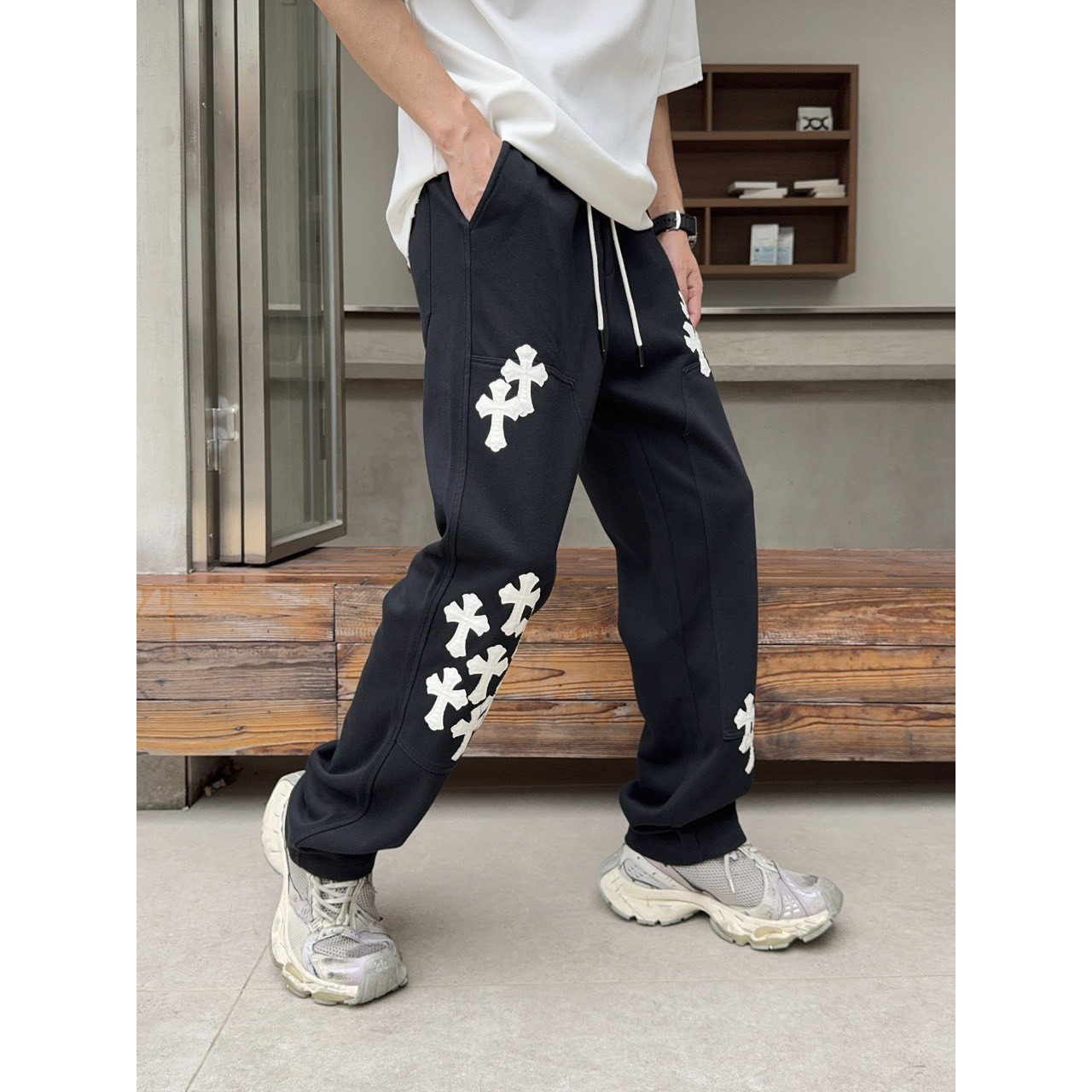 <p>&nbsp;Chrome Hearts&nbsp;休闲长裤</p>