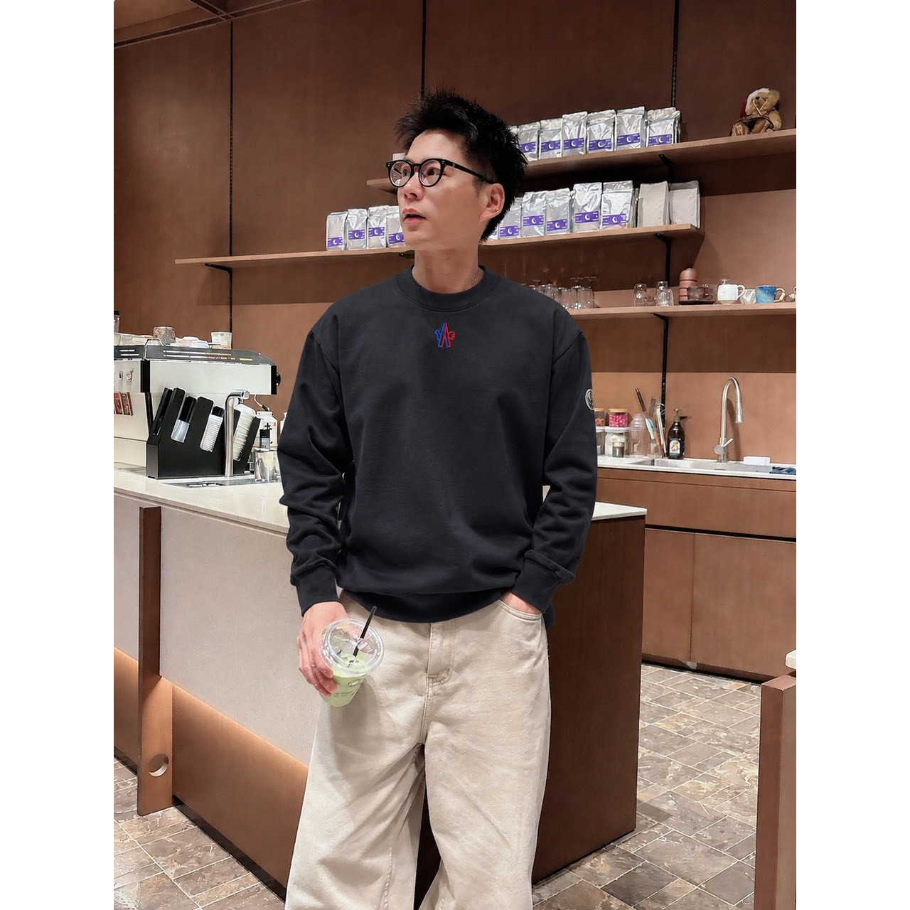 <p>MONCLER logo图案绣花长袖(黑)</p>
