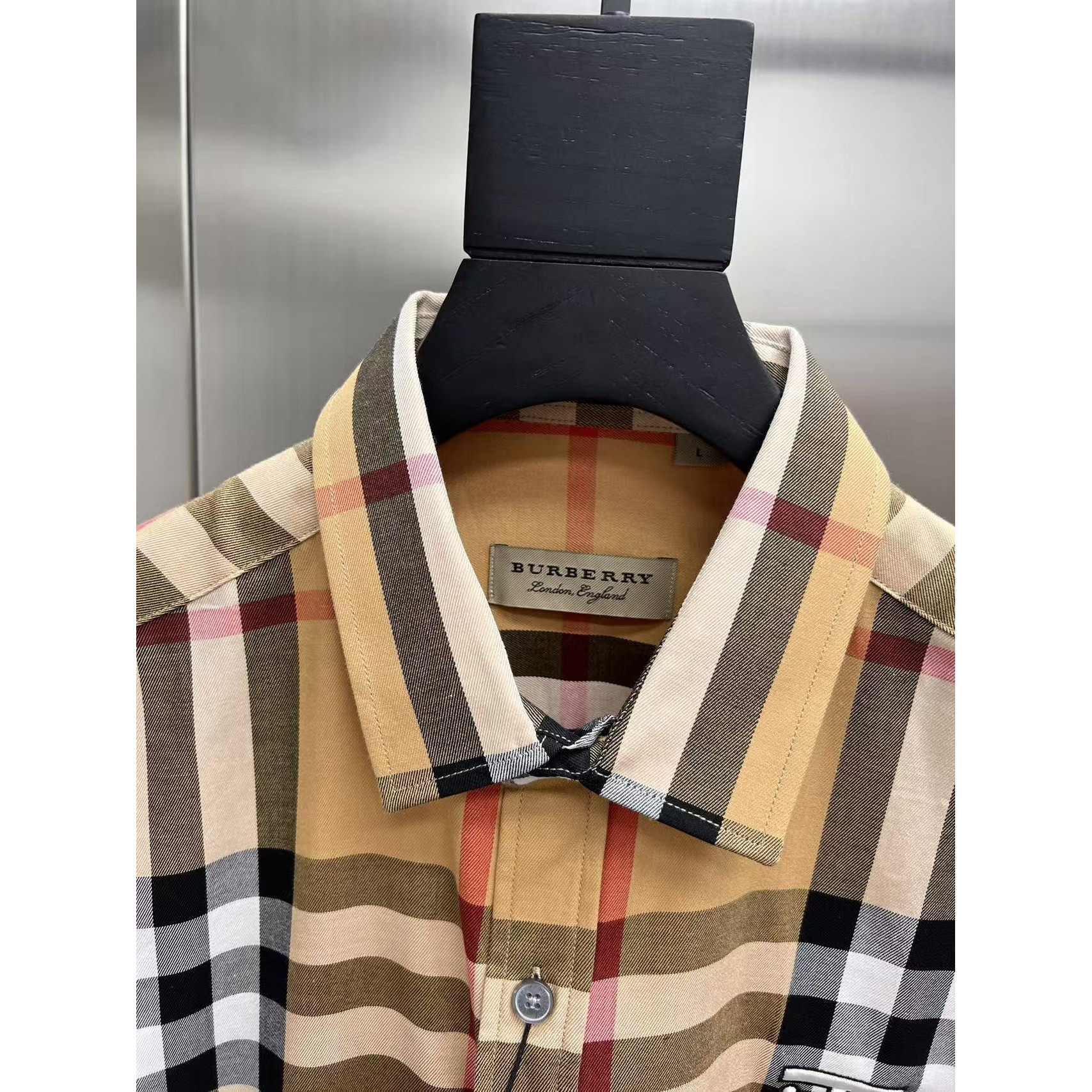 <p>Burberry 长袖衬衫(783232)</p>