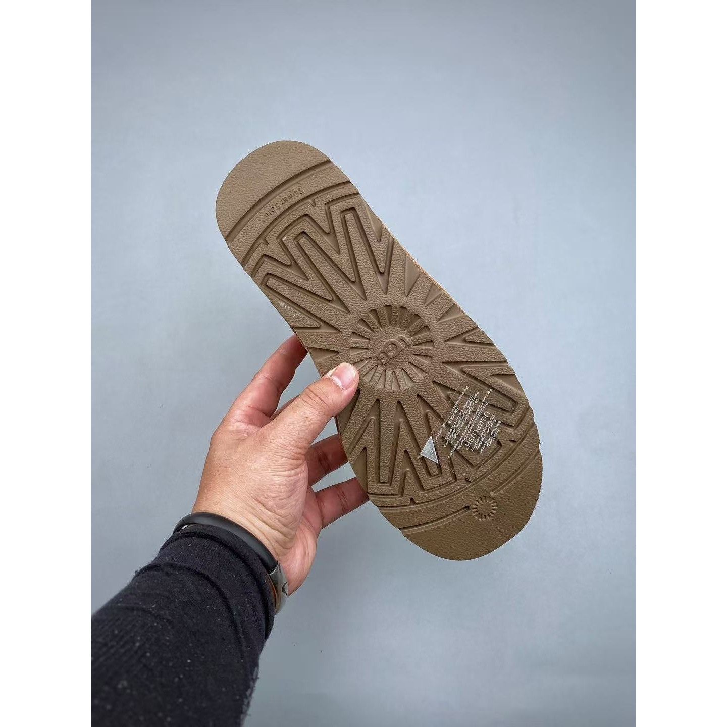 <p>UGG MINI BAILEY BUTTON II 雪地靴女靴&nbsp;&nbsp;</p>