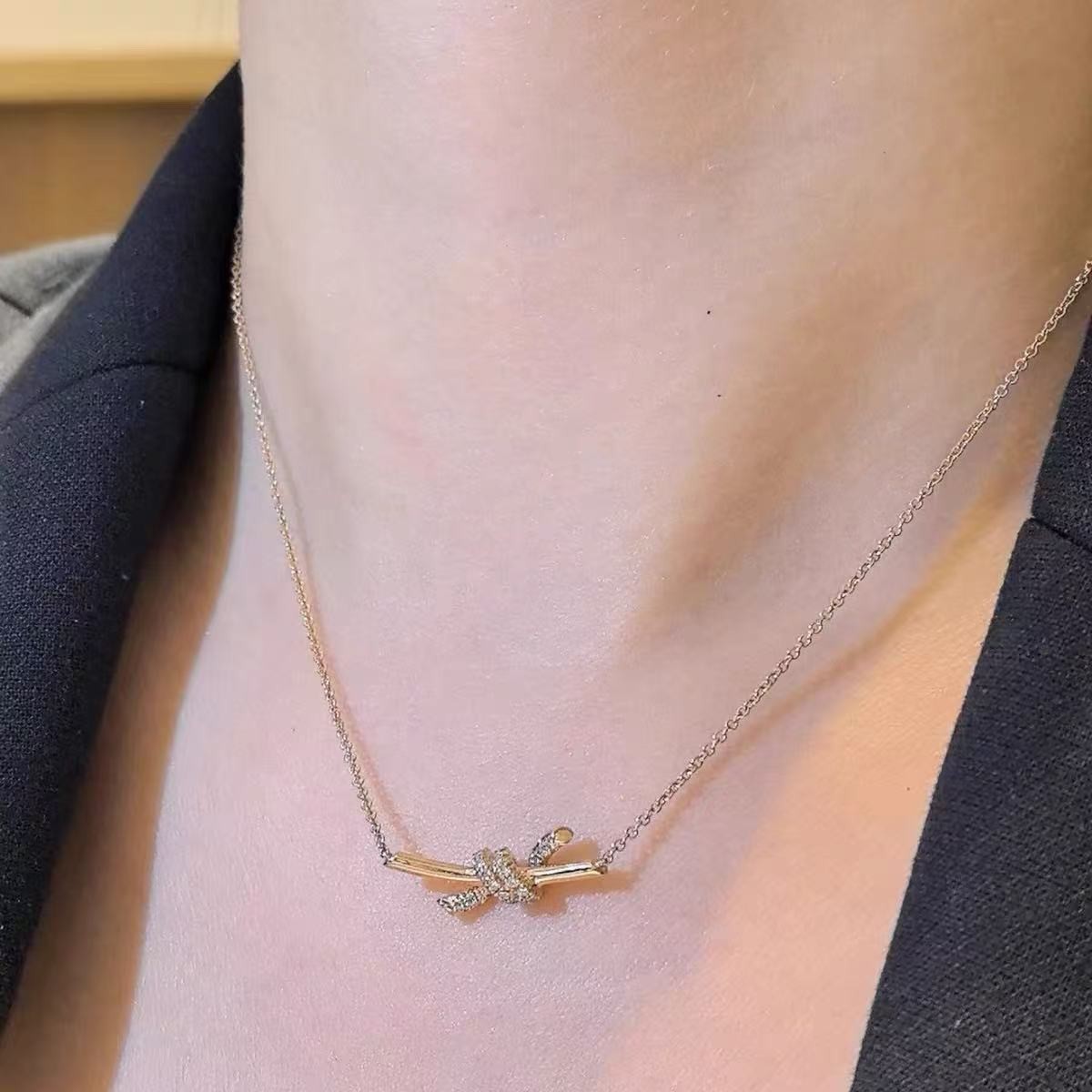 <p>Tiffany &amp; Co. 绳结带钻项链</p>