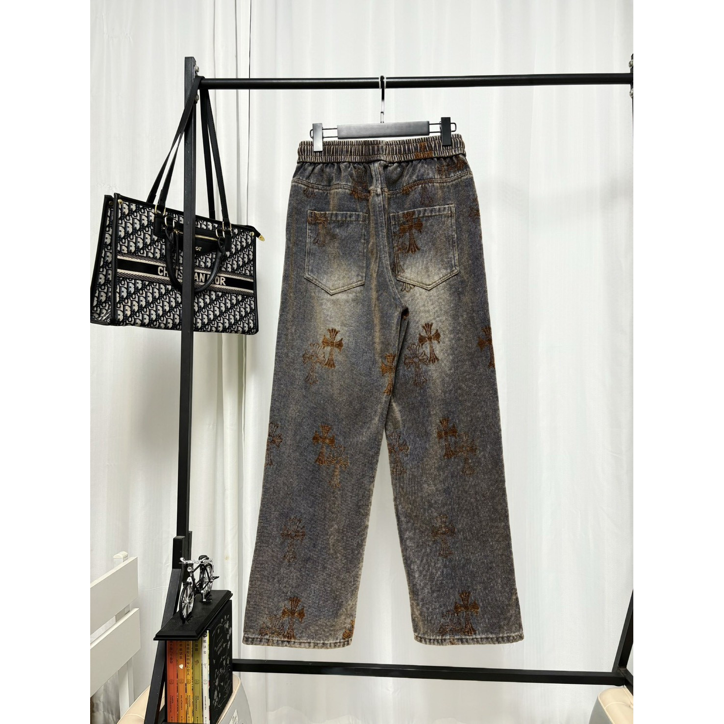 <p>Chrome Hearts 加绒牛仔长裤</p>