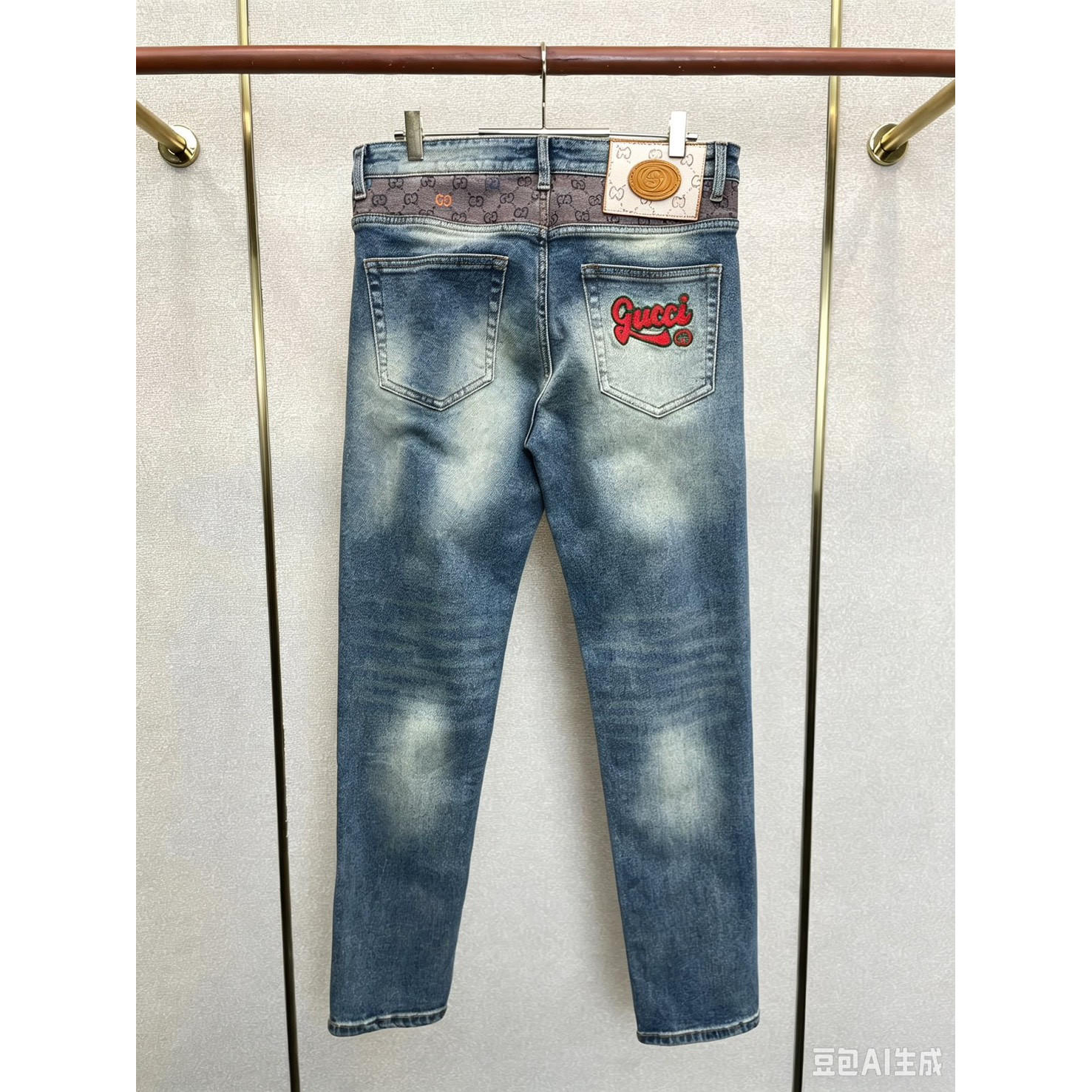 <p>GUCCI&nbsp;休闲牛仔裤</p>