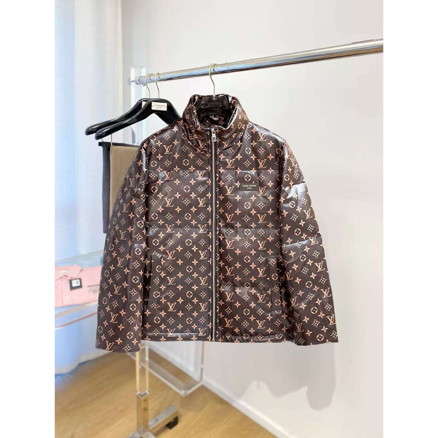 <p>LV 秋冬新款羽绒服(棕色)</p>