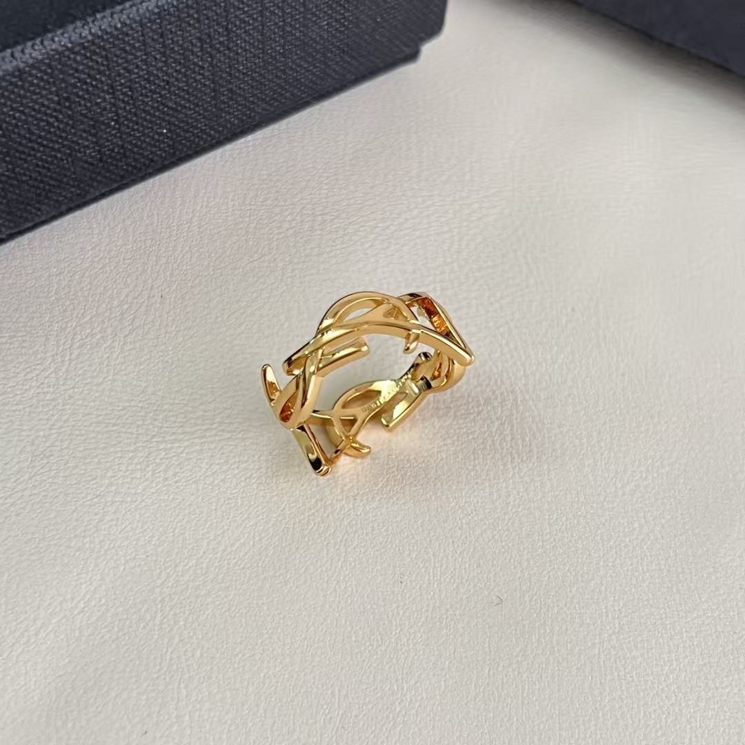 <p>YSL&nbsp;戒指</p>