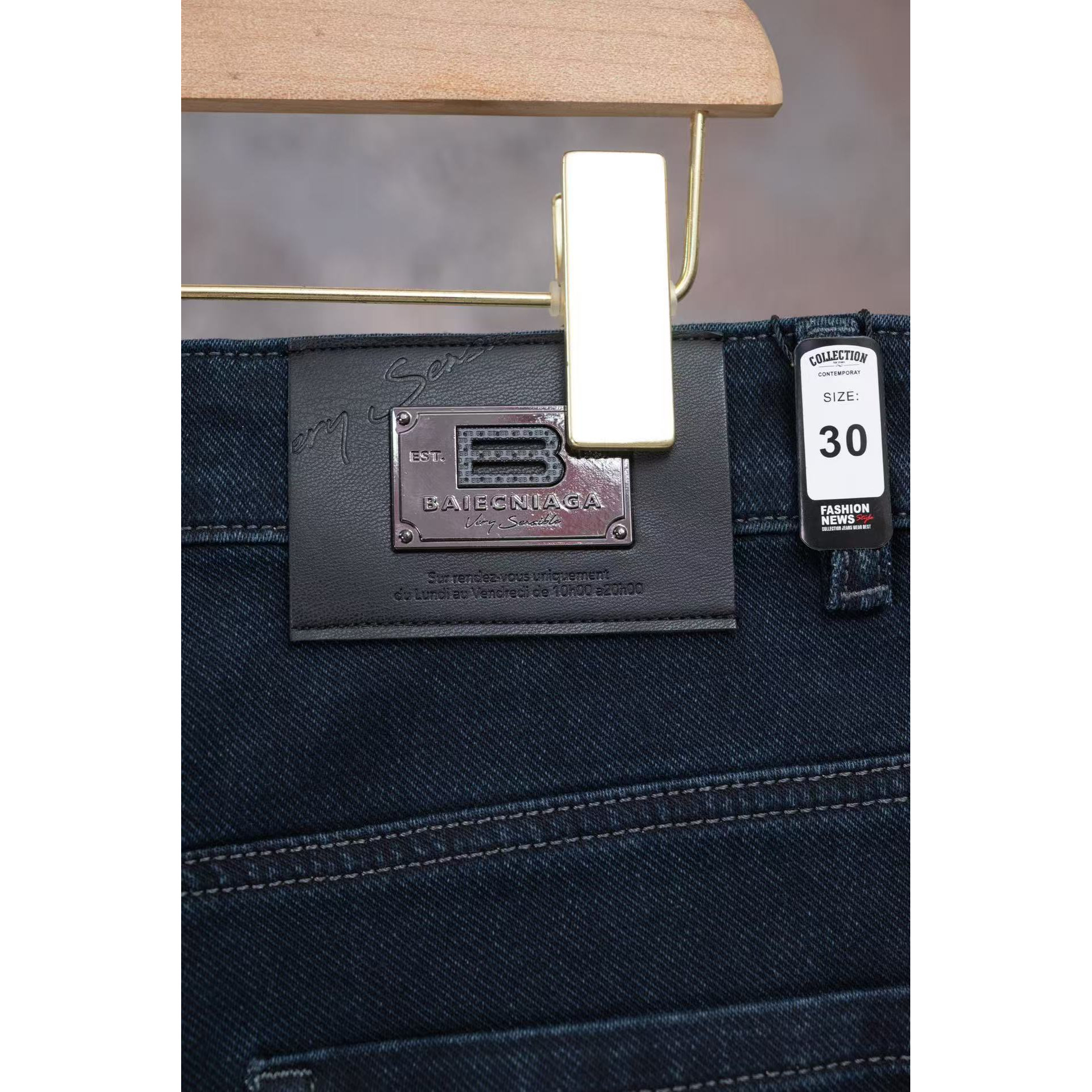 <p>Balenciaga 拉链直筒牛仔裤(黑M3065)</p>