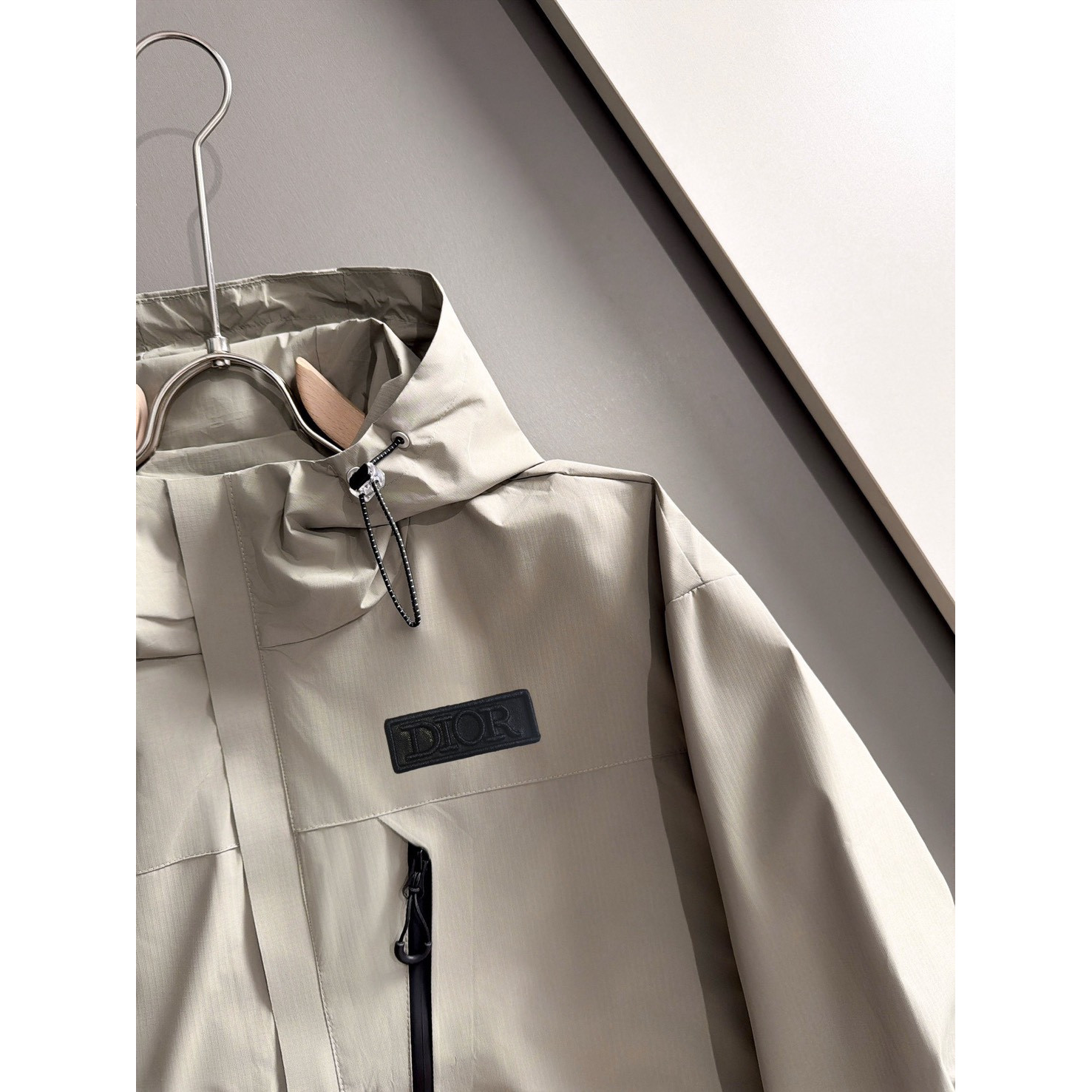 <p>DIOR&nbsp;最新款拉链风衣冲锋衣防水夹克外套</p>