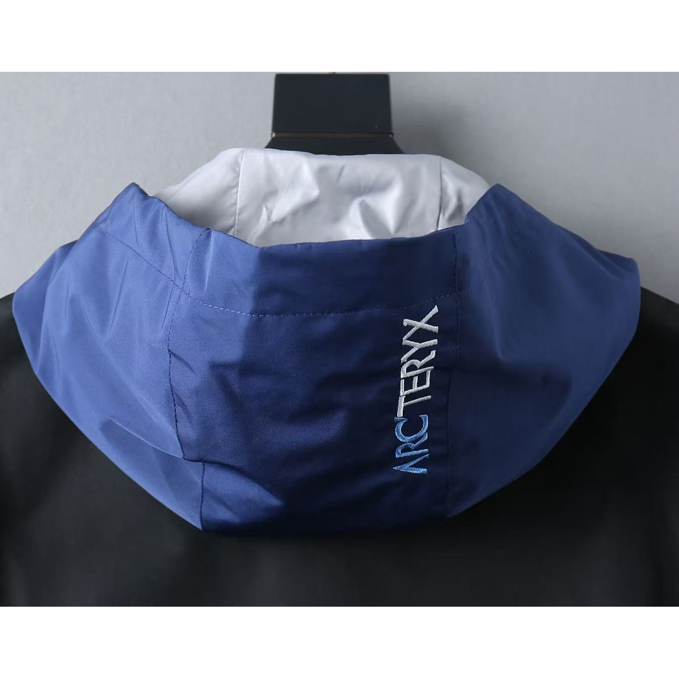 <p>Arc'teryx 男士夹克外套(800818)</p>