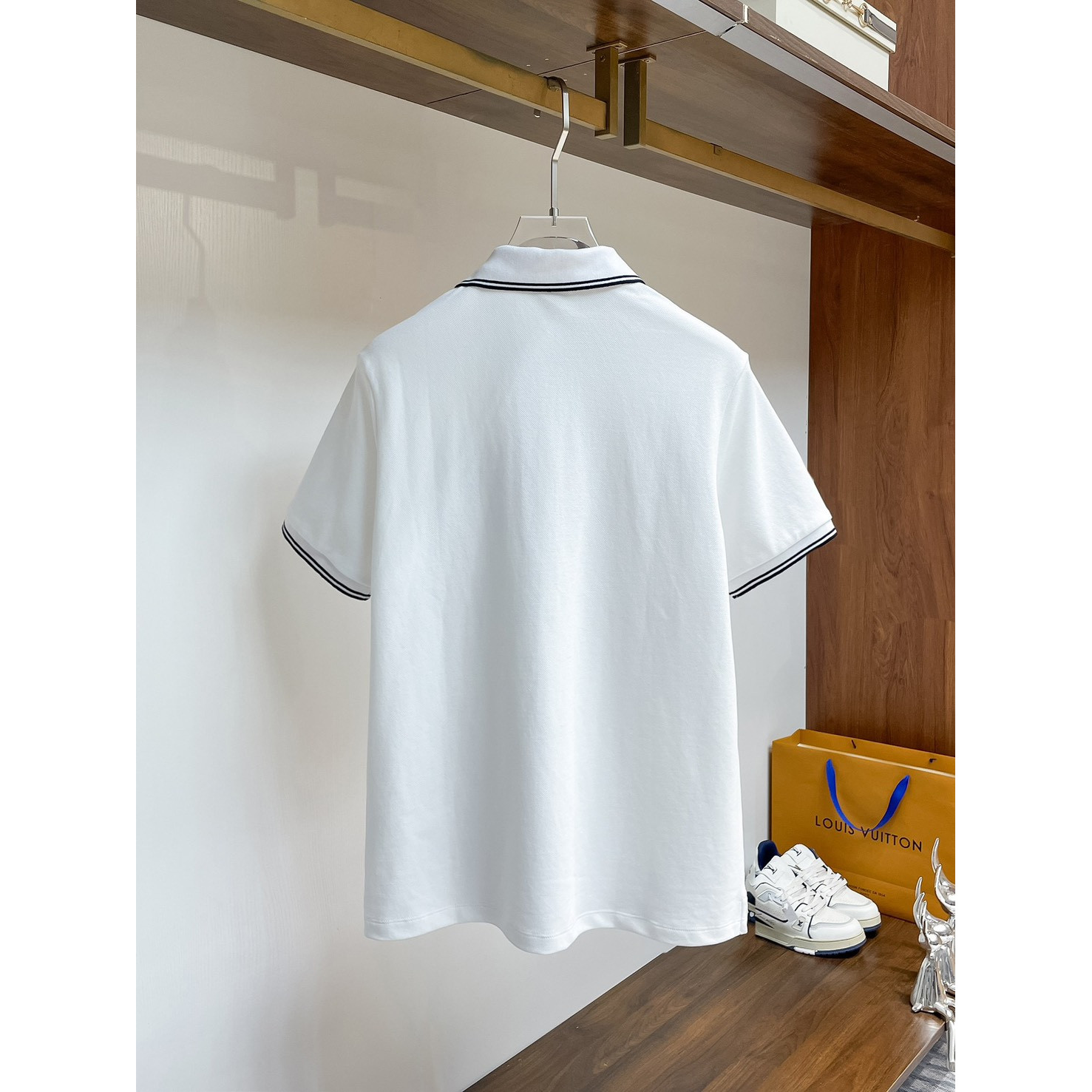 <p>LOEWE&nbsp;短袖翻领polo衫(白)</p>