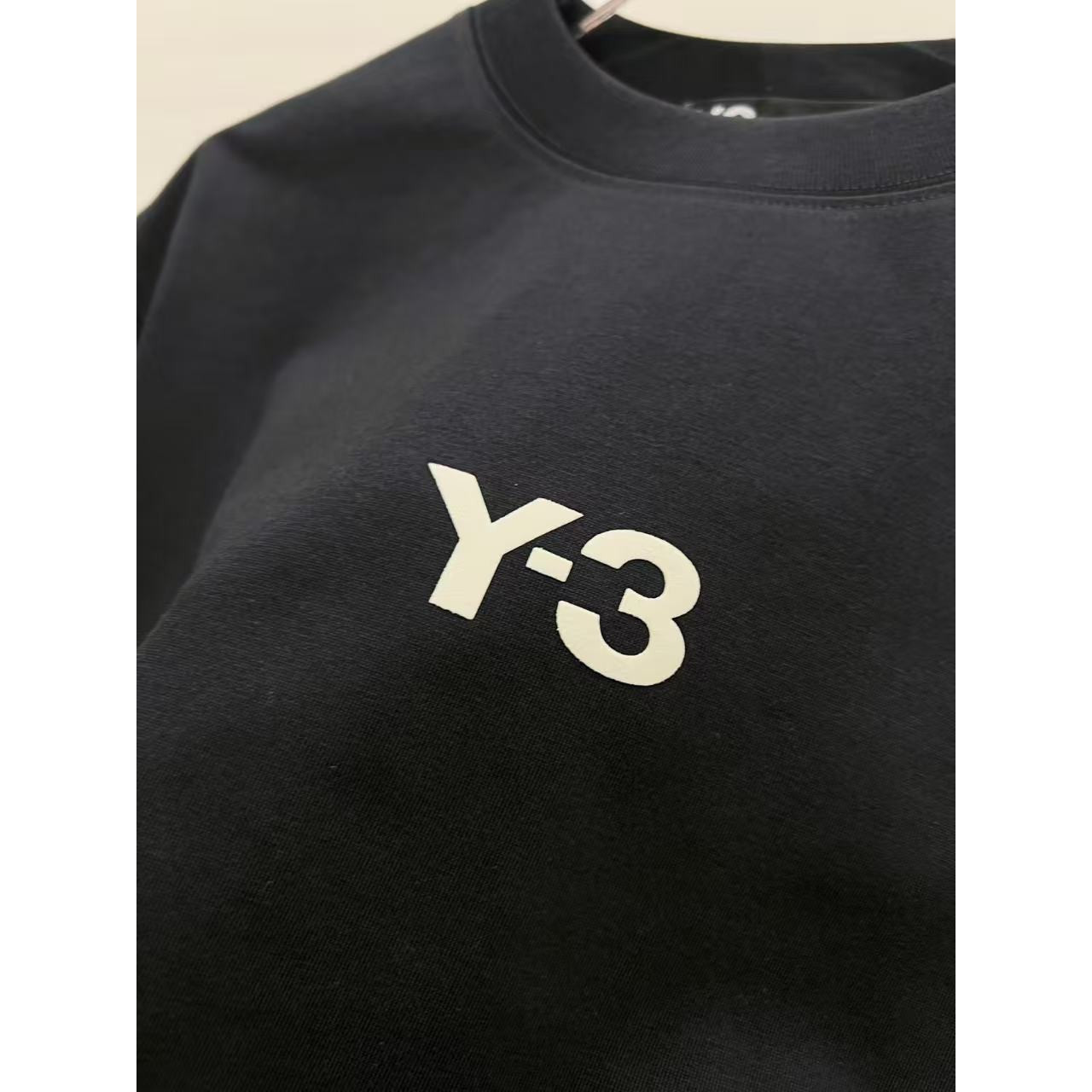 <p>Y-3 短袖圆领T恤(黑)</p>