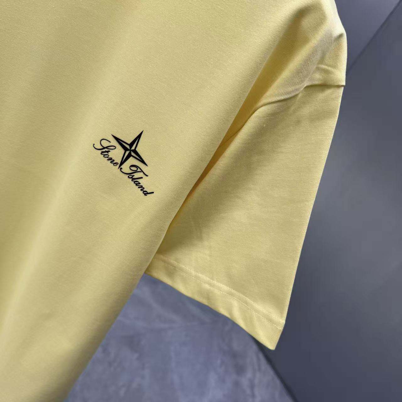 <p>Stone Island 短袖T恤(黃)</p>