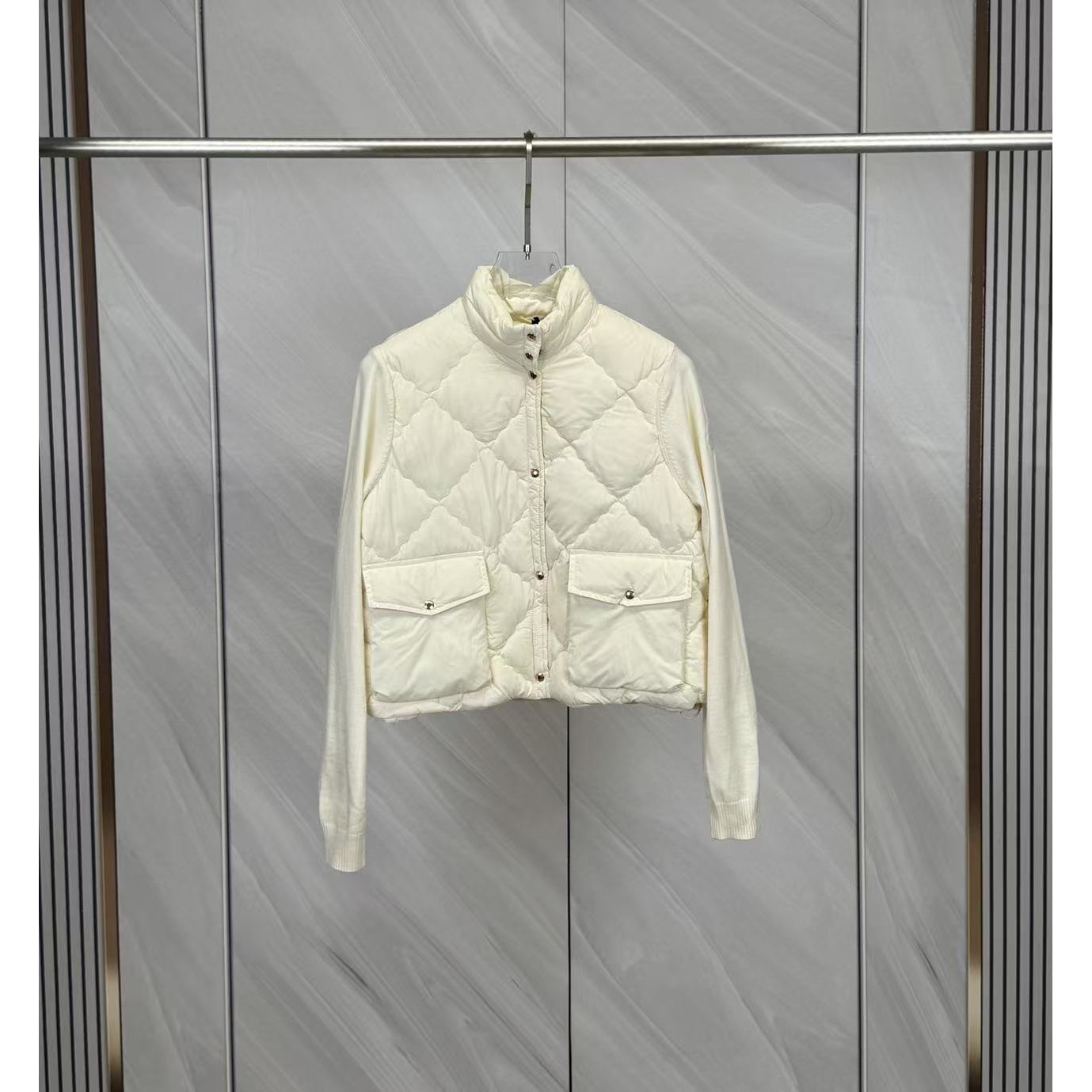 <p>Moncler 针织拼接羽绒服(粉)</p>