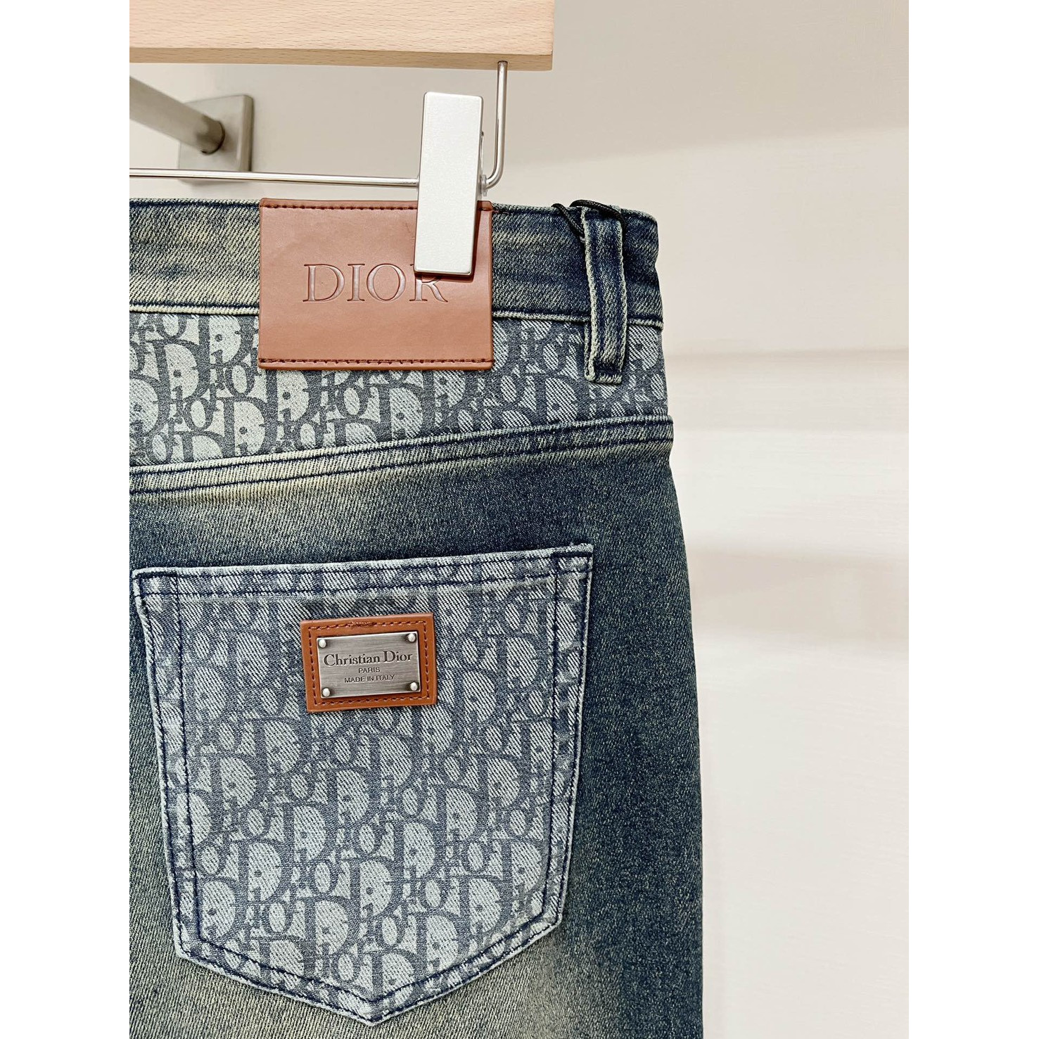 <p>DIOR 新款牛仔裤</p>