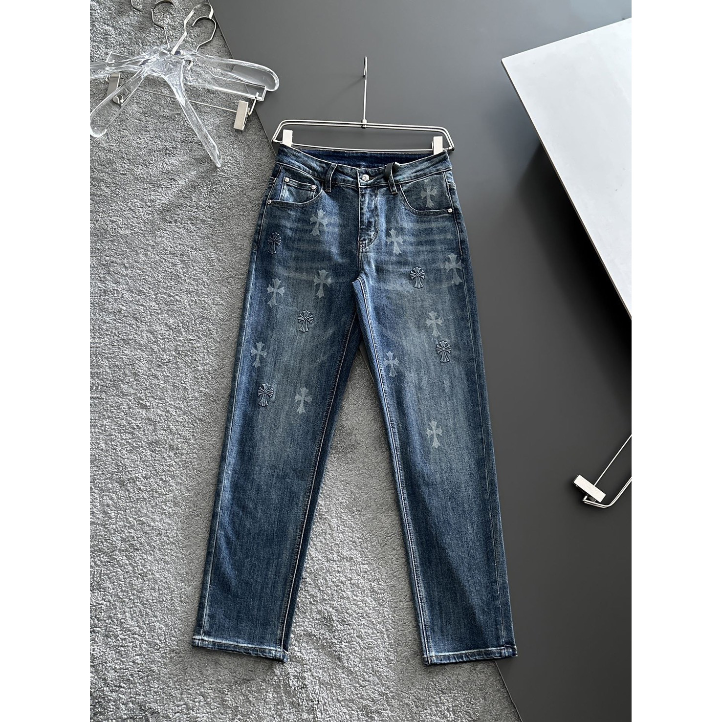 <p>CHROME HEARTS&nbsp;<span style="font-size:13px">高品质牛仔裤</span></p>