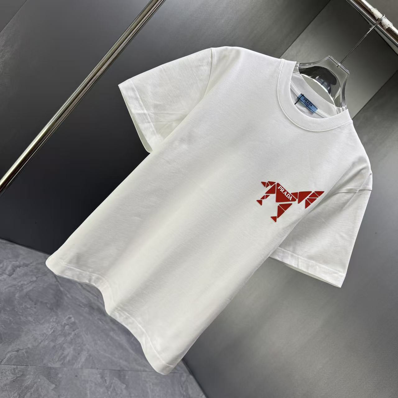 <p>Prada 短袖T恤(白)</p>