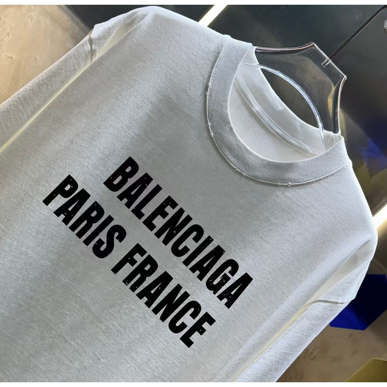 <p>Balenciaga 洗水磨破短袖T恤(洗水白)</p>