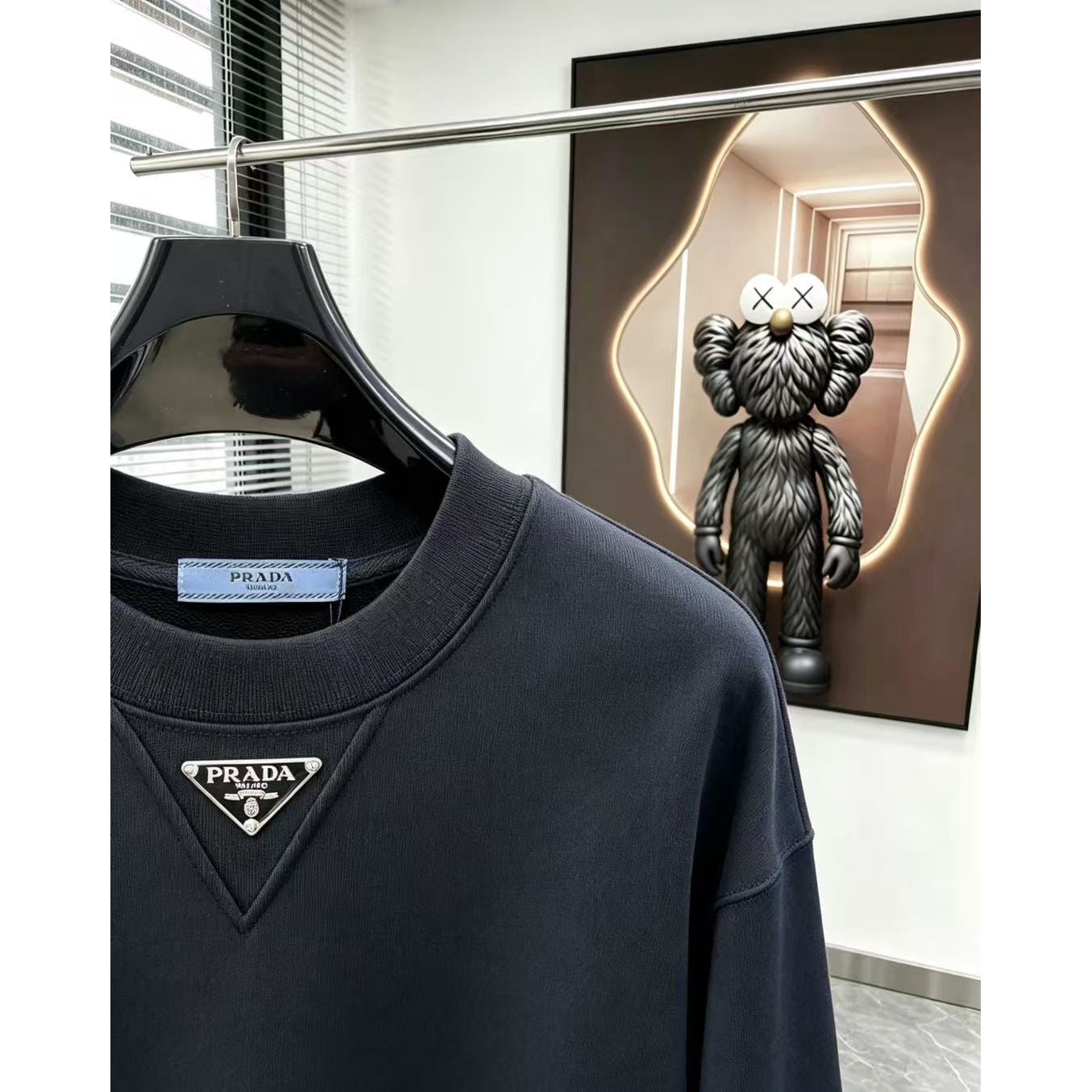 <p>PRADA 圓領長袖T恤(黑)</p>
