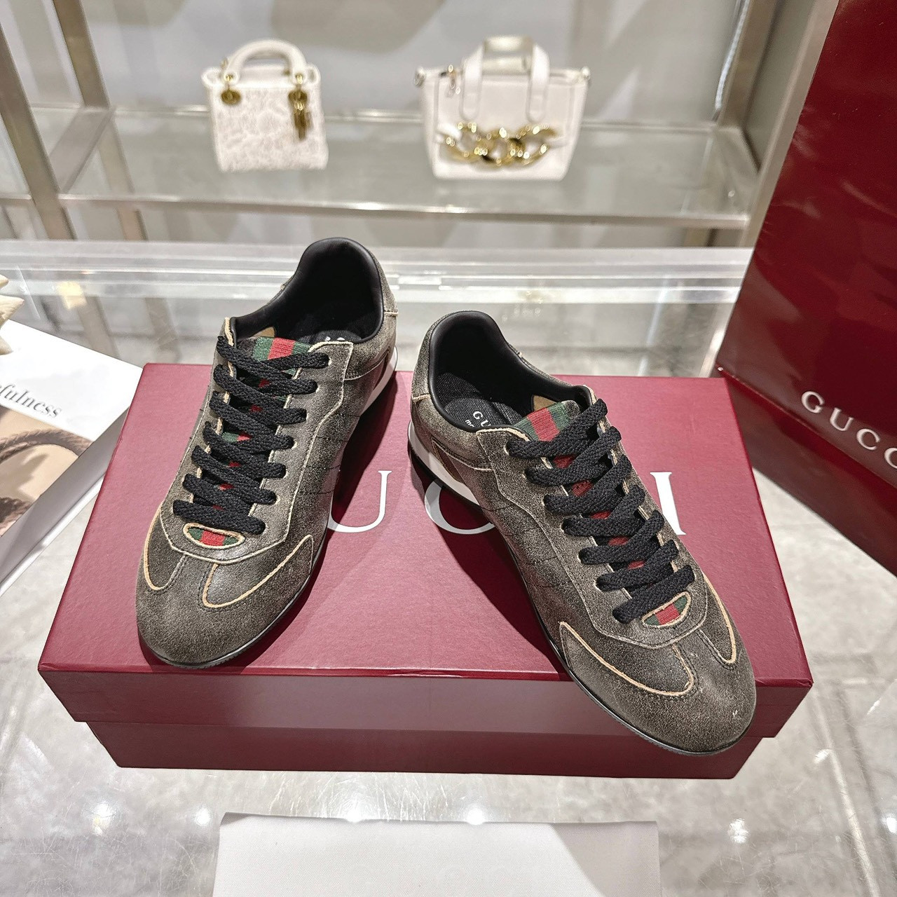 <p>GUCCI 德训鞋(男款-灰)</p>
