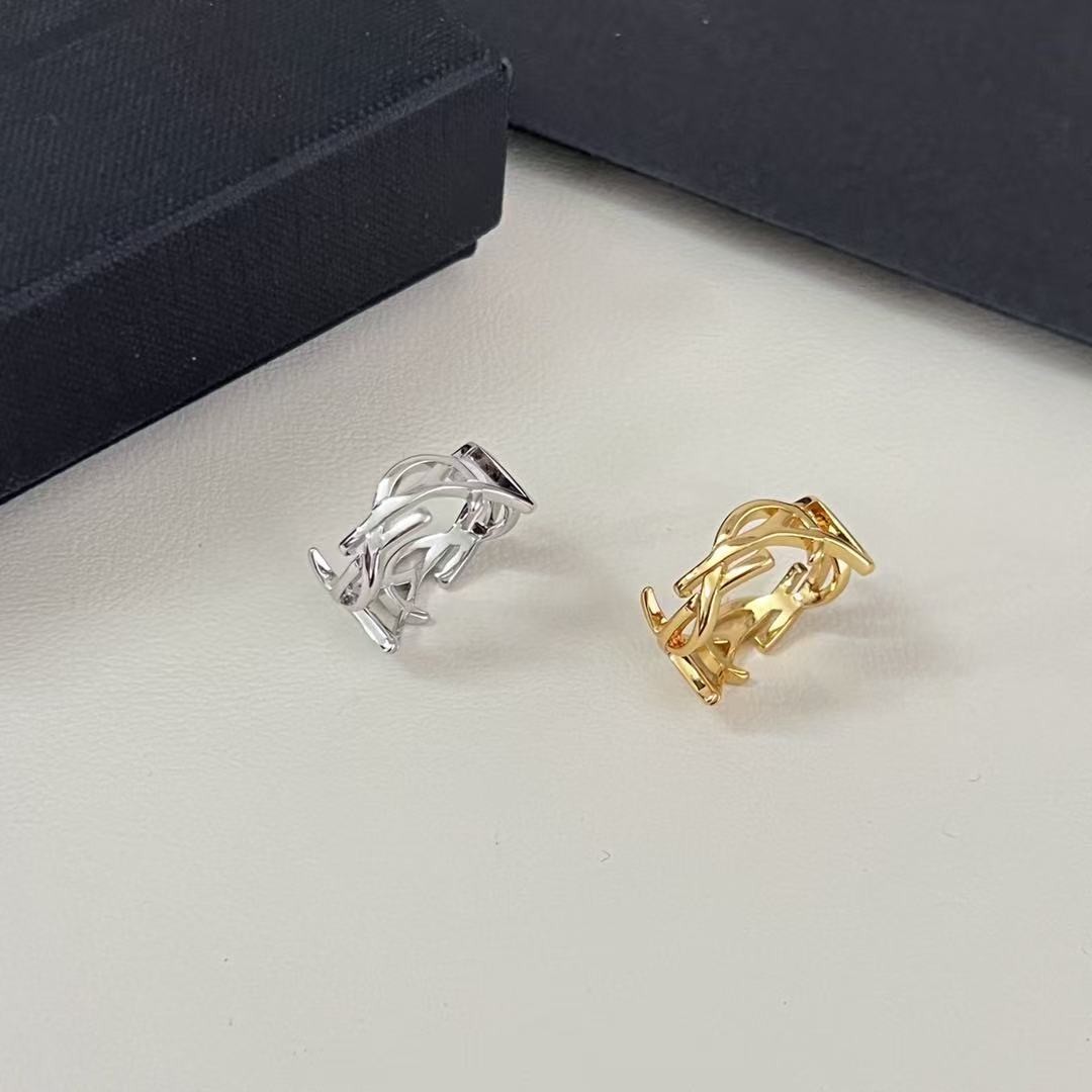 <p>YSL&nbsp;戒指</p>