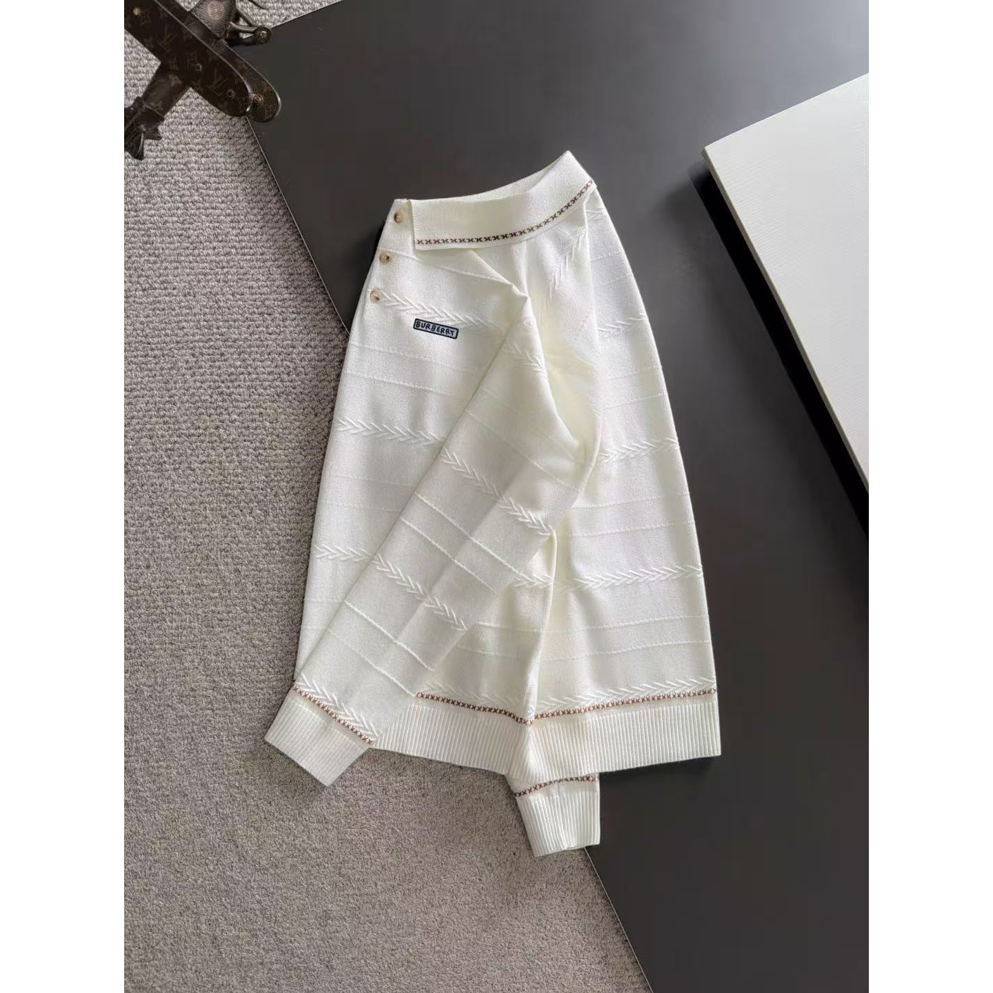 <p>BURBERRY 秋冬官网最新毛衣(米白)</p>