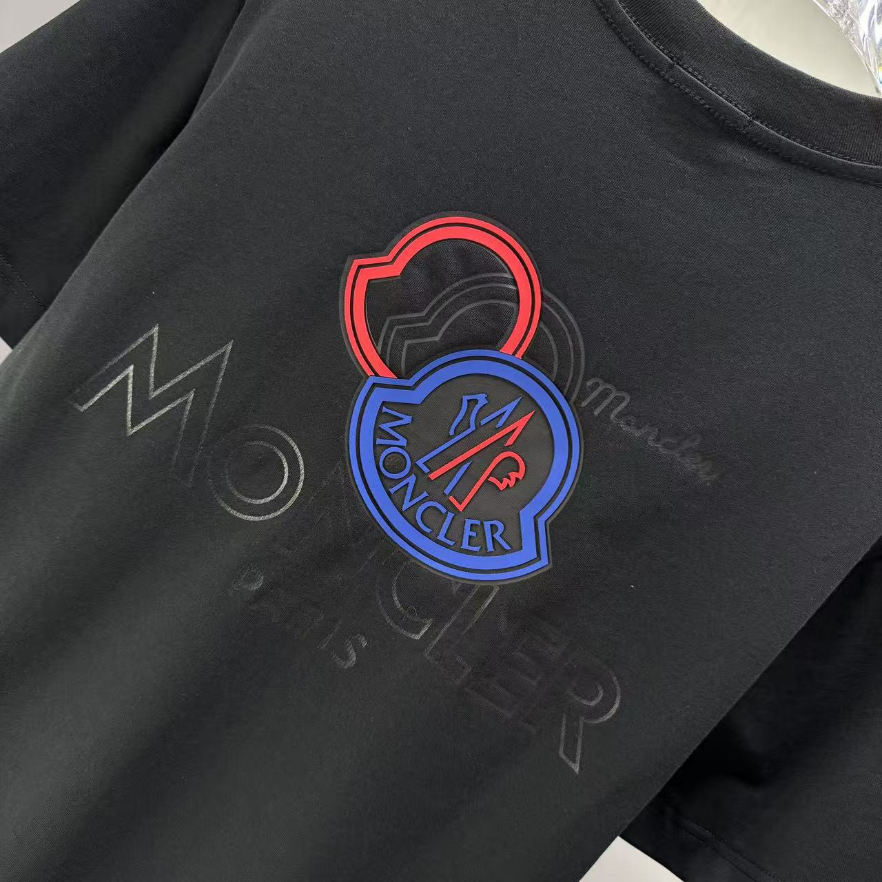<p>Moncler 短袖T恤(黑)</p>