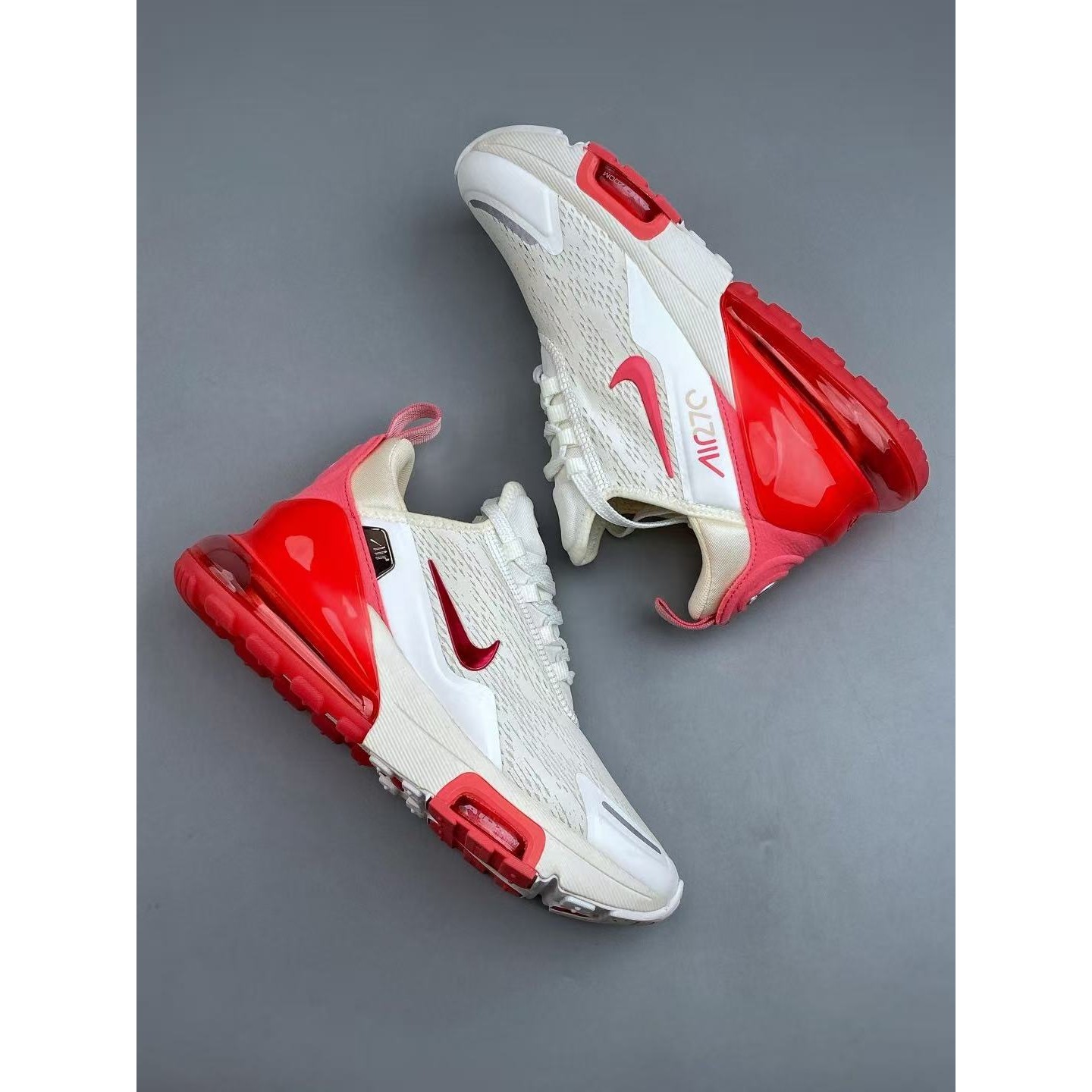 <p>Nike AIR MAX 270 气垫休闲跑鞋(白紅)</p>