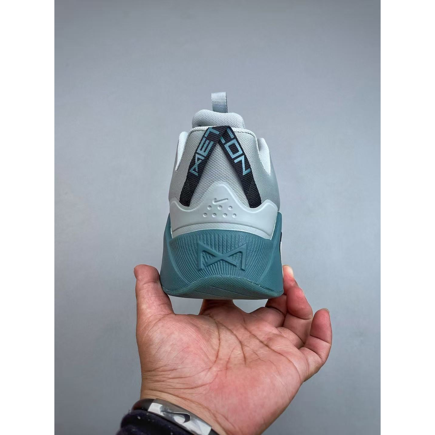 <p>Nike Free Metcon 7 训练鞋</p>