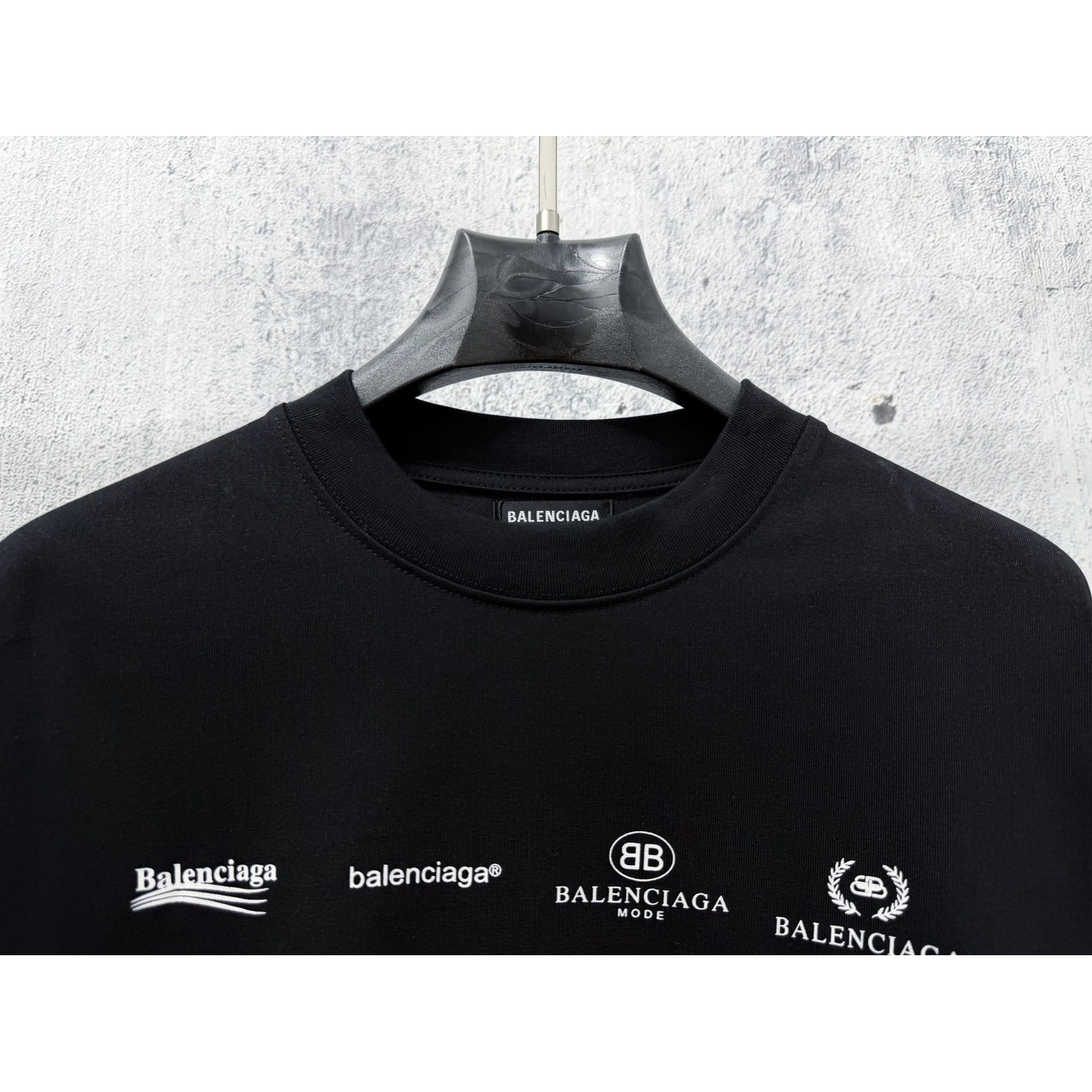 <p>BALENCIAGA logo印花长袖(黑)</p>