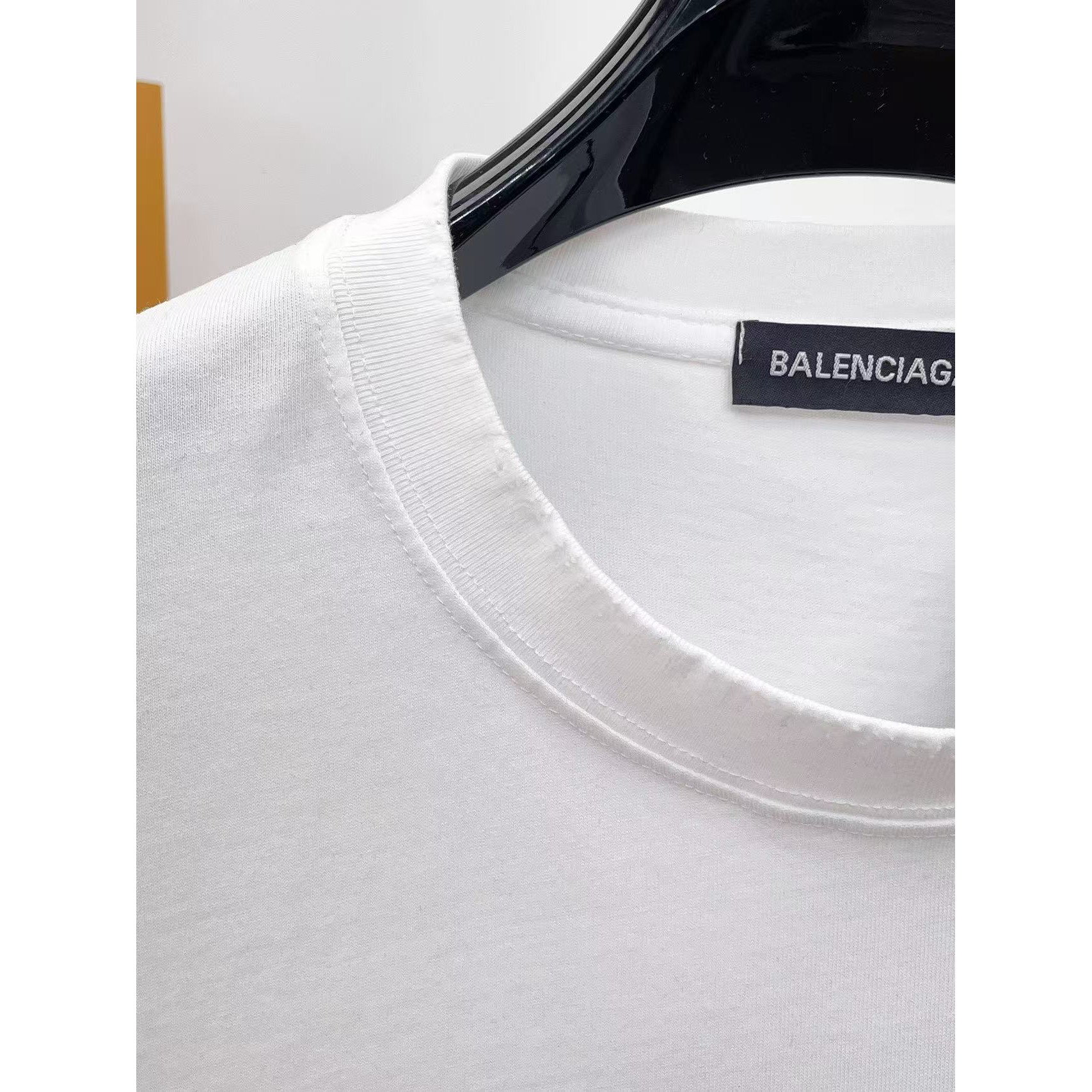 <p>Balenciaga 专柜新款短袖T恤(白)</p>