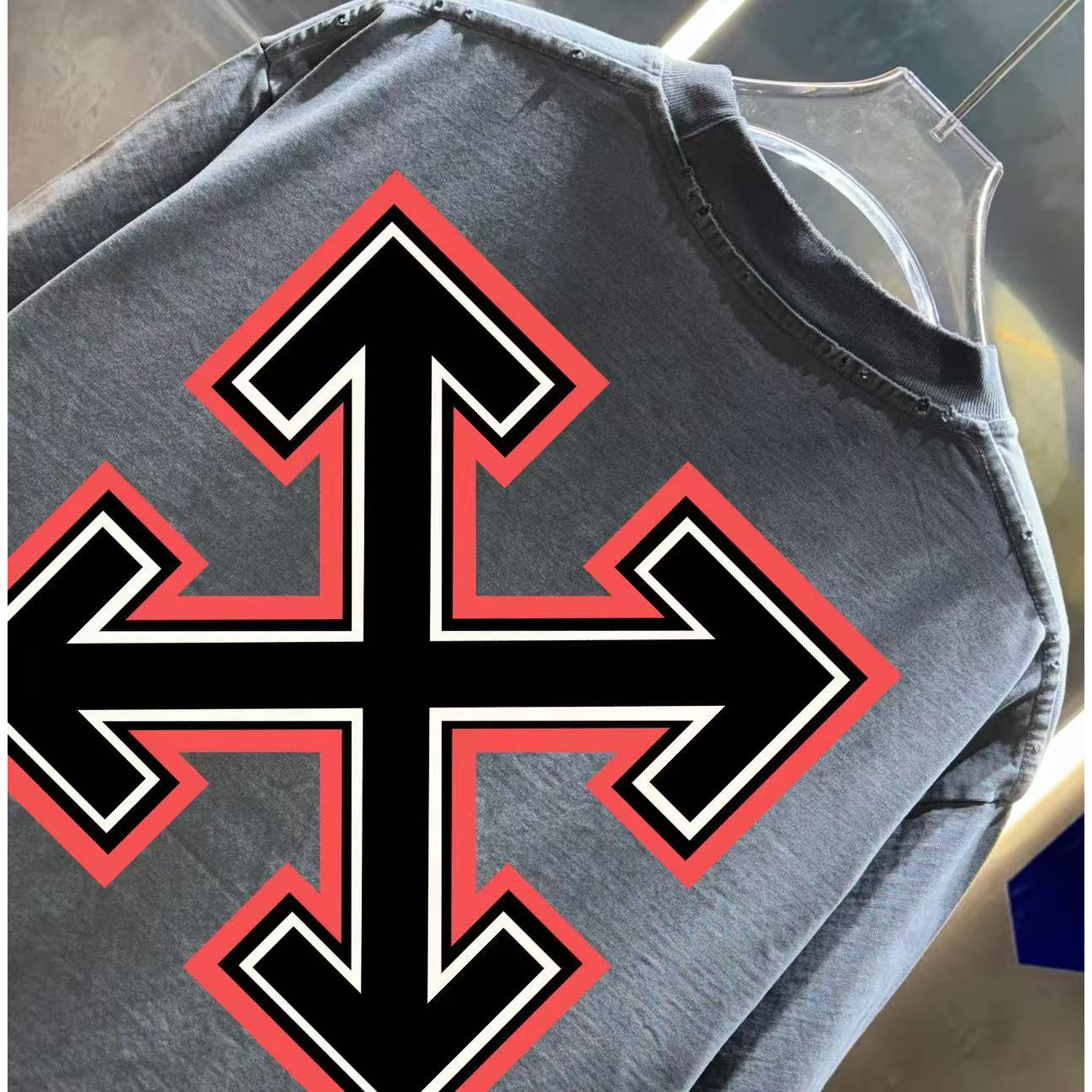 <p>OFF-white 洗水磨破短袖T恤(洗水灰)</p>