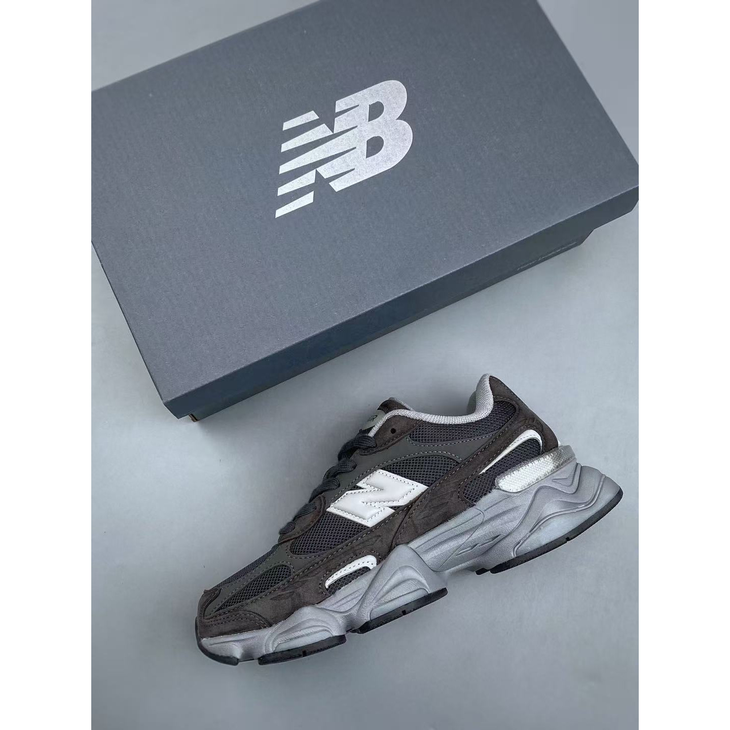 <p>New Balance NB9060 休闲鞋 (黑)&nbsp;</p>