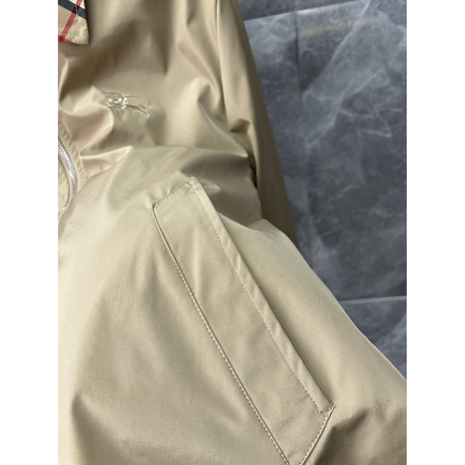 <p>BURBERRY 翻领夹克外套(卡其)</p>