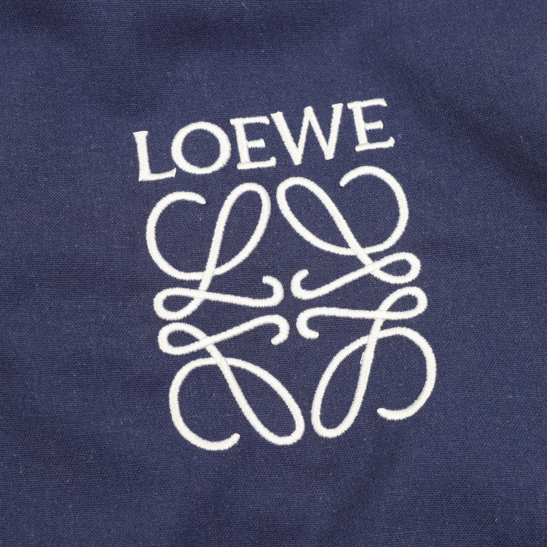 <p>LOEWE 经典LOGO刺绣夹克外套(藍)</p>