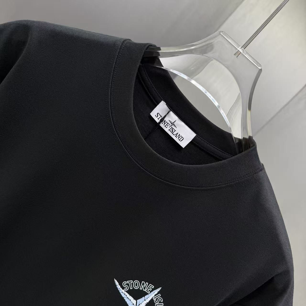 <p>Stone Island 短袖T恤(黑)</p>