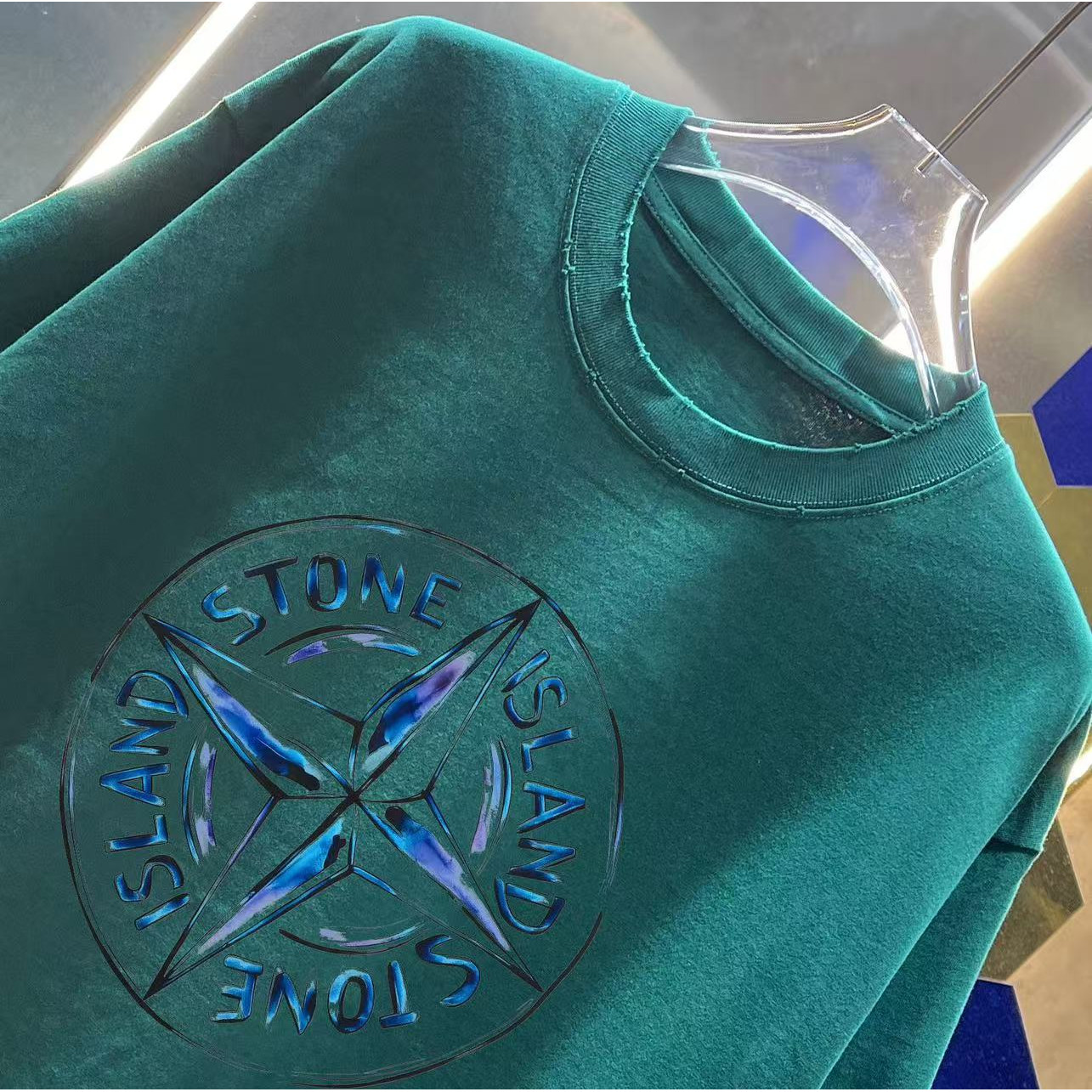 <p>Stone Island 洗水磨破短袖(洗水綠)</p>