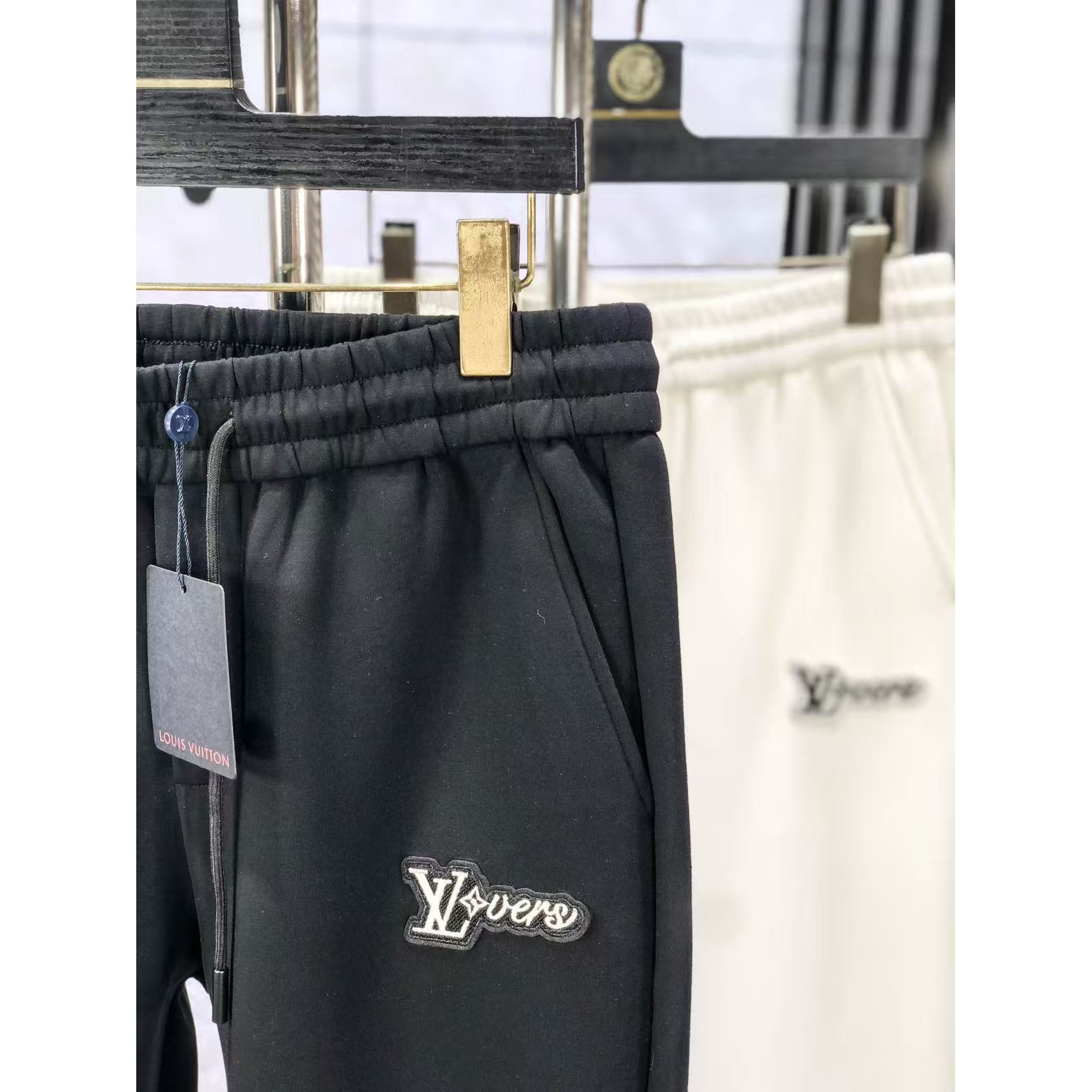 <p>LV&nbsp;高品质时尚休闲裤(782959)</p>