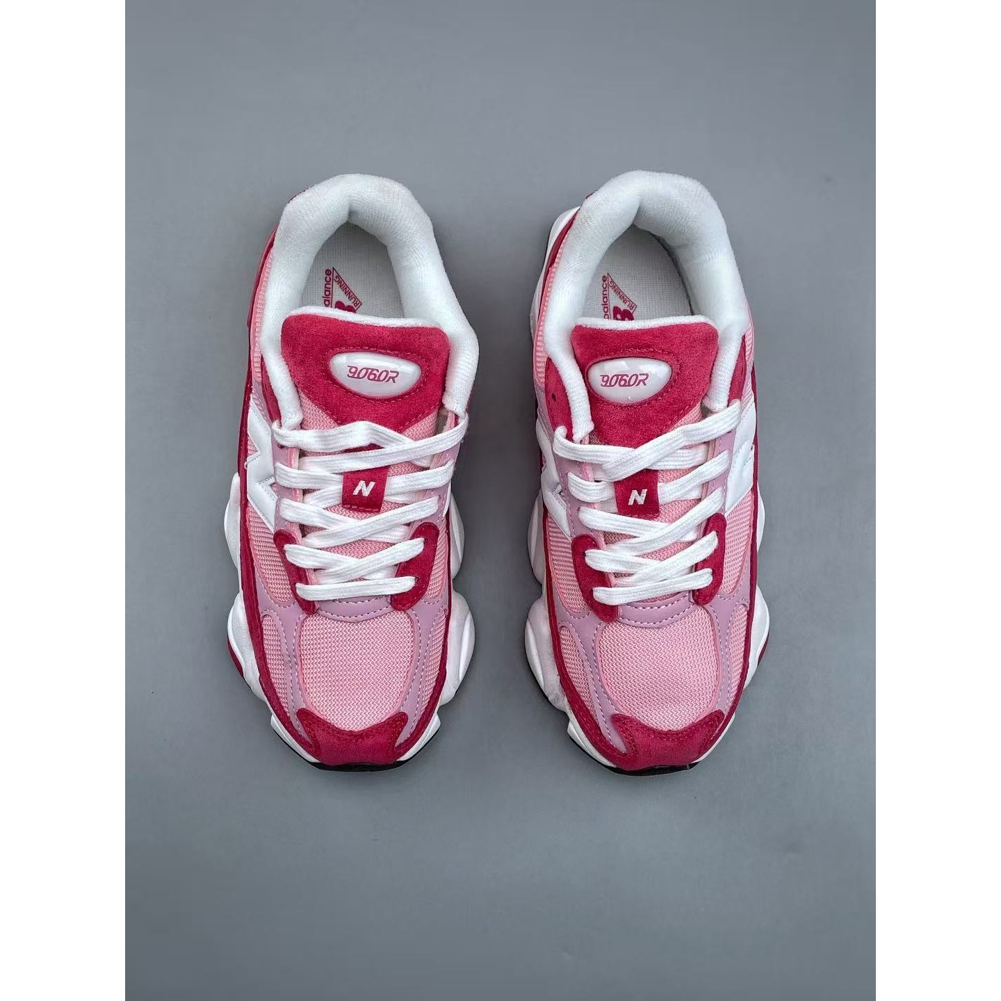 <p>New Balance NB9060 休闲鞋 (紅)&nbsp;</p>