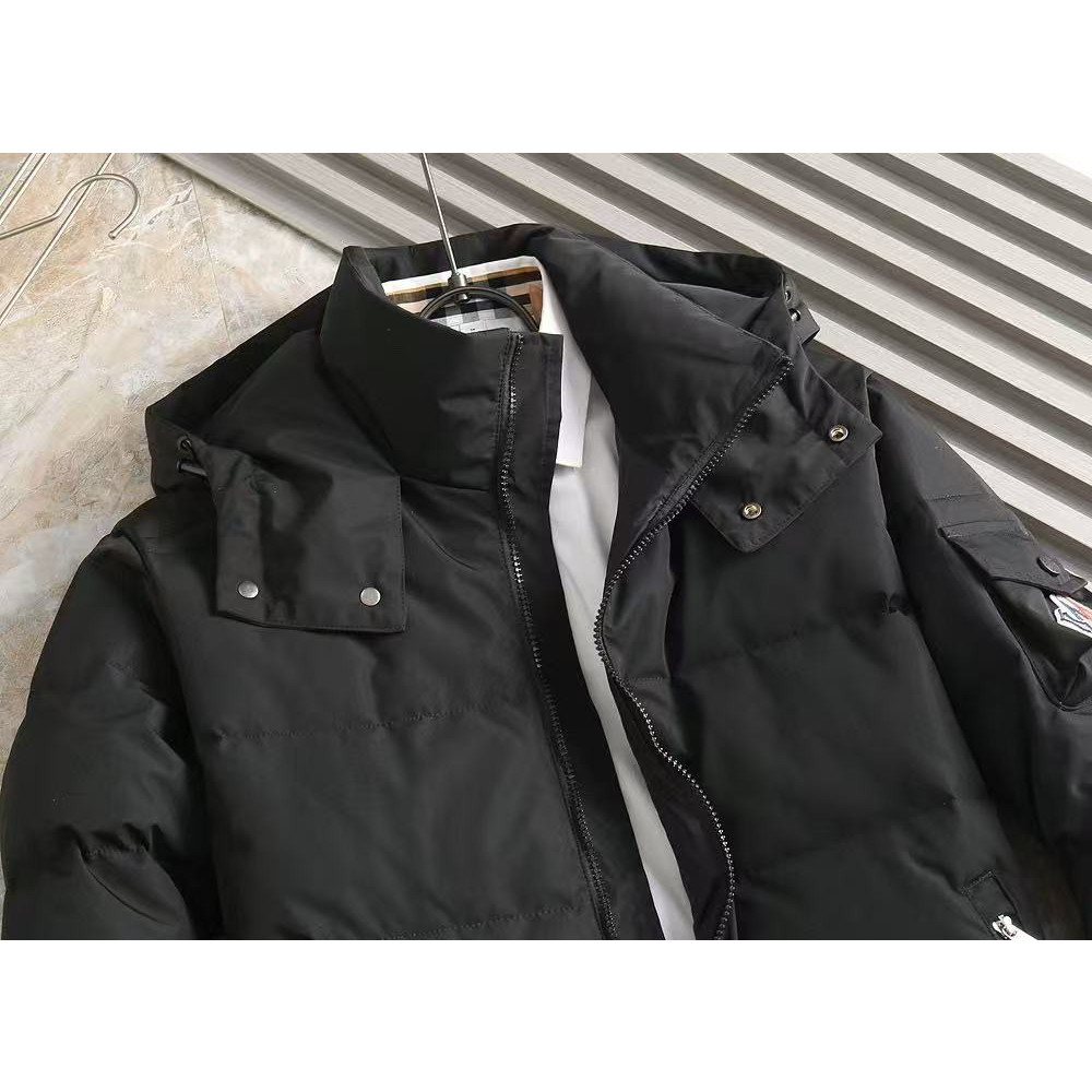 <p>MONCLER 羽绒服(黑)</p>