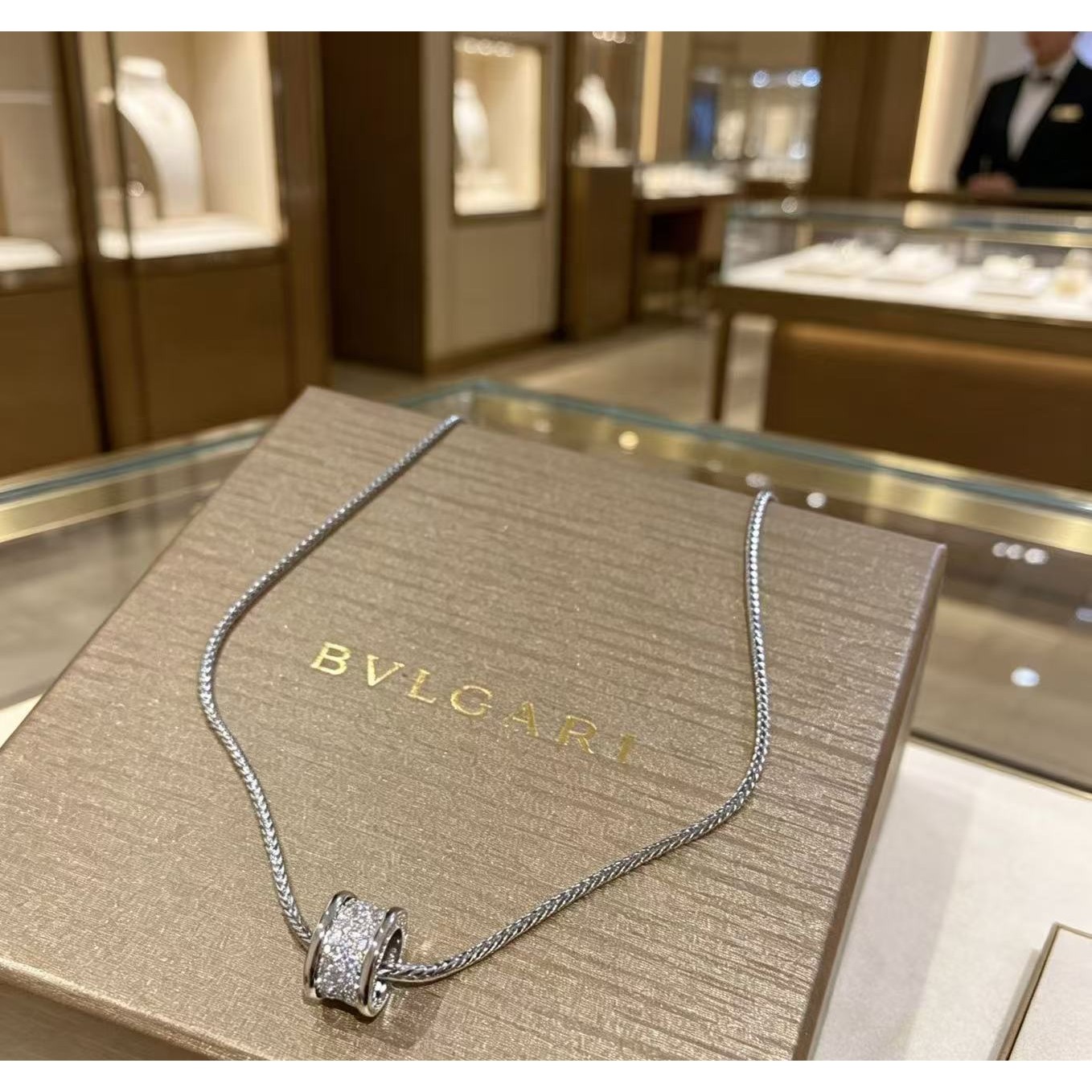 <p>BVLGARI&nbsp;项链</p>
