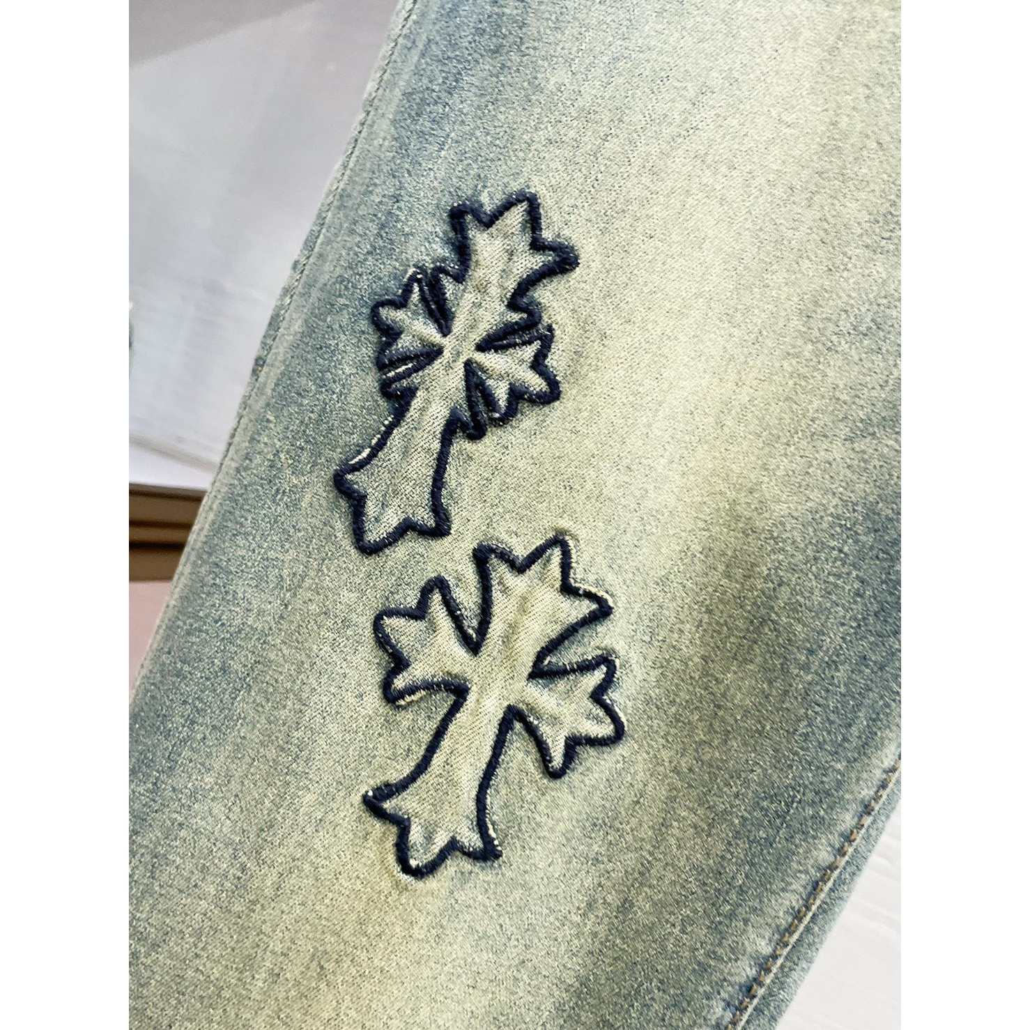 <p>CHROME HEARTS 高端牛仔裤(淺藍)</p>
