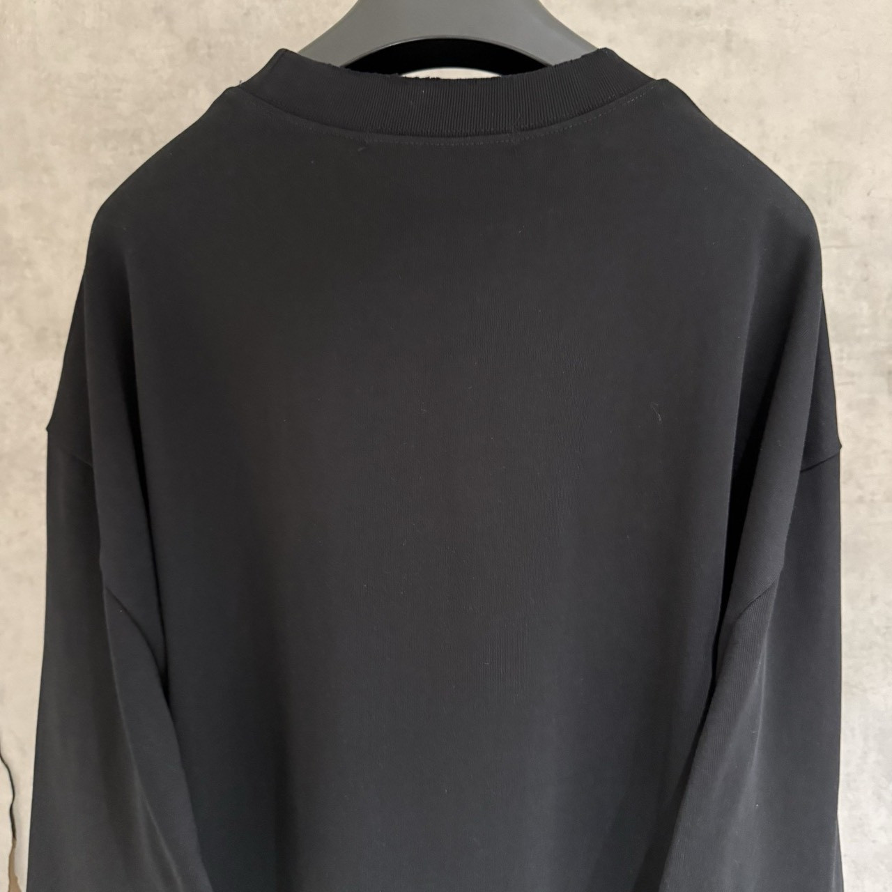 <p>ACNE&nbsp;长袖T恤(黑B15)</p>
