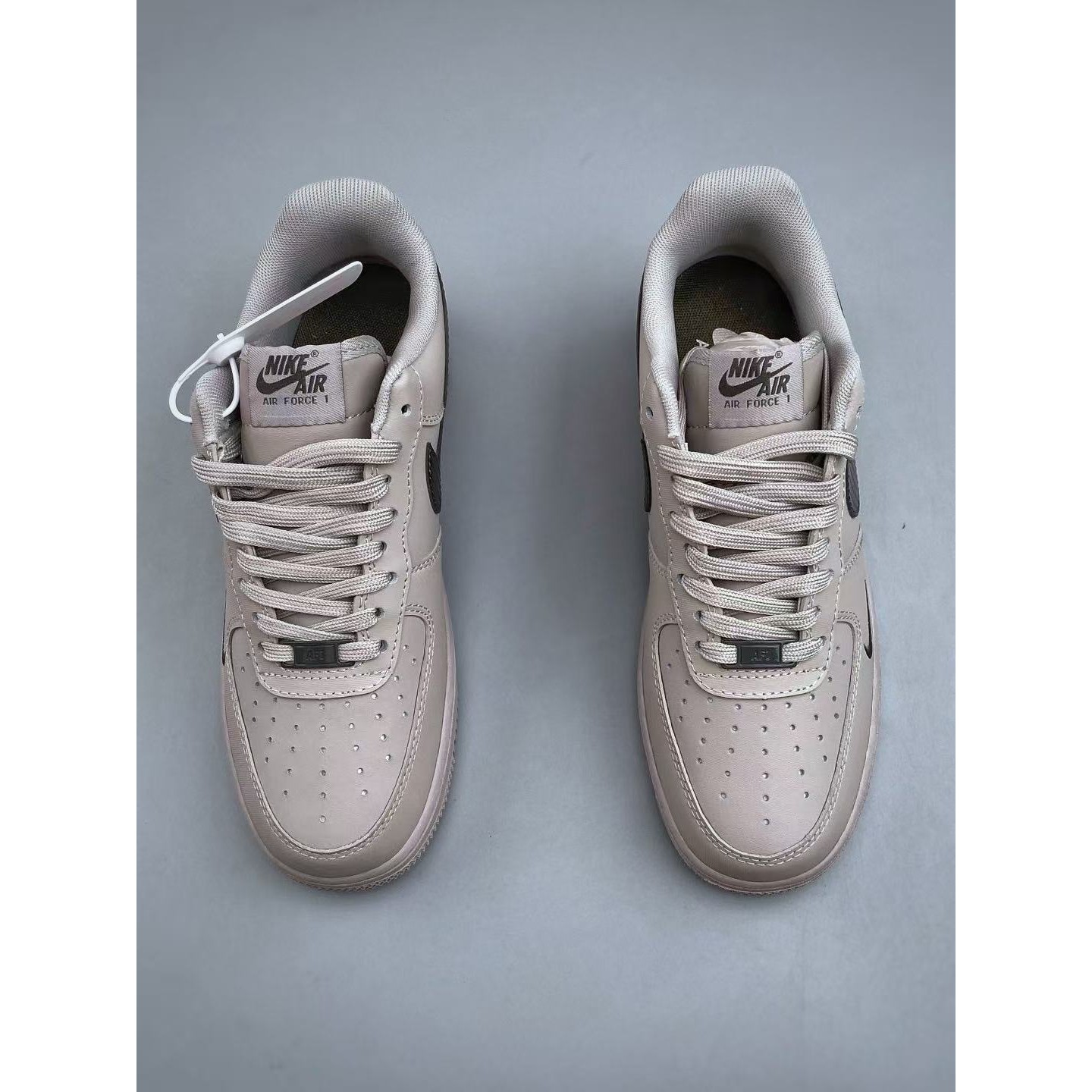 <p>NIKE AIR FORCE 1 LOW&nbsp; 运动鞋</p>